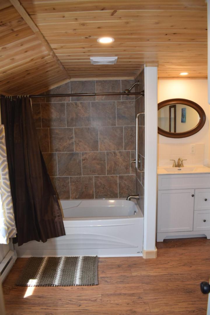 Deluxe King Suite photo 3