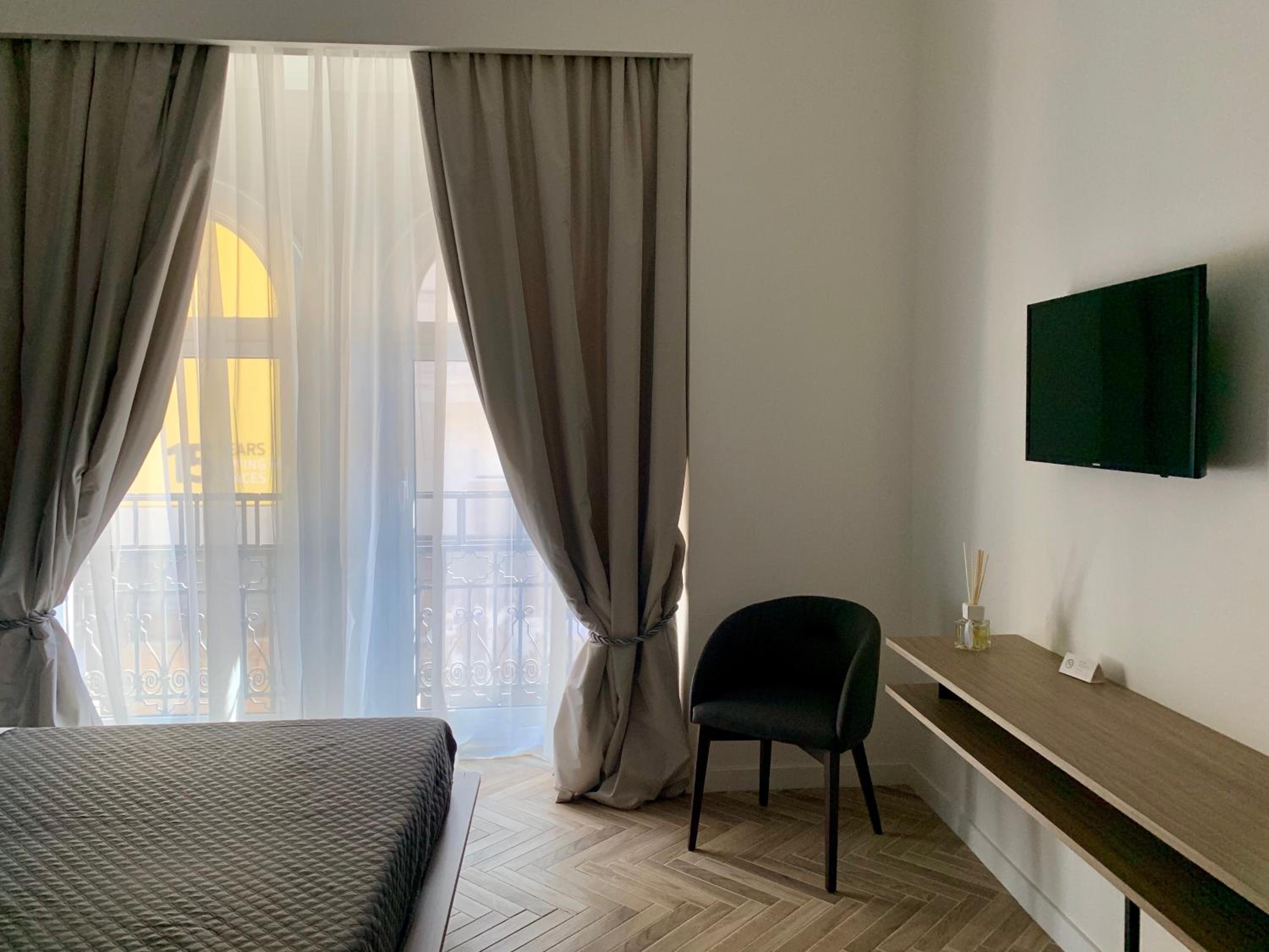 Deluxe Double or Twin Room with City View photo 3