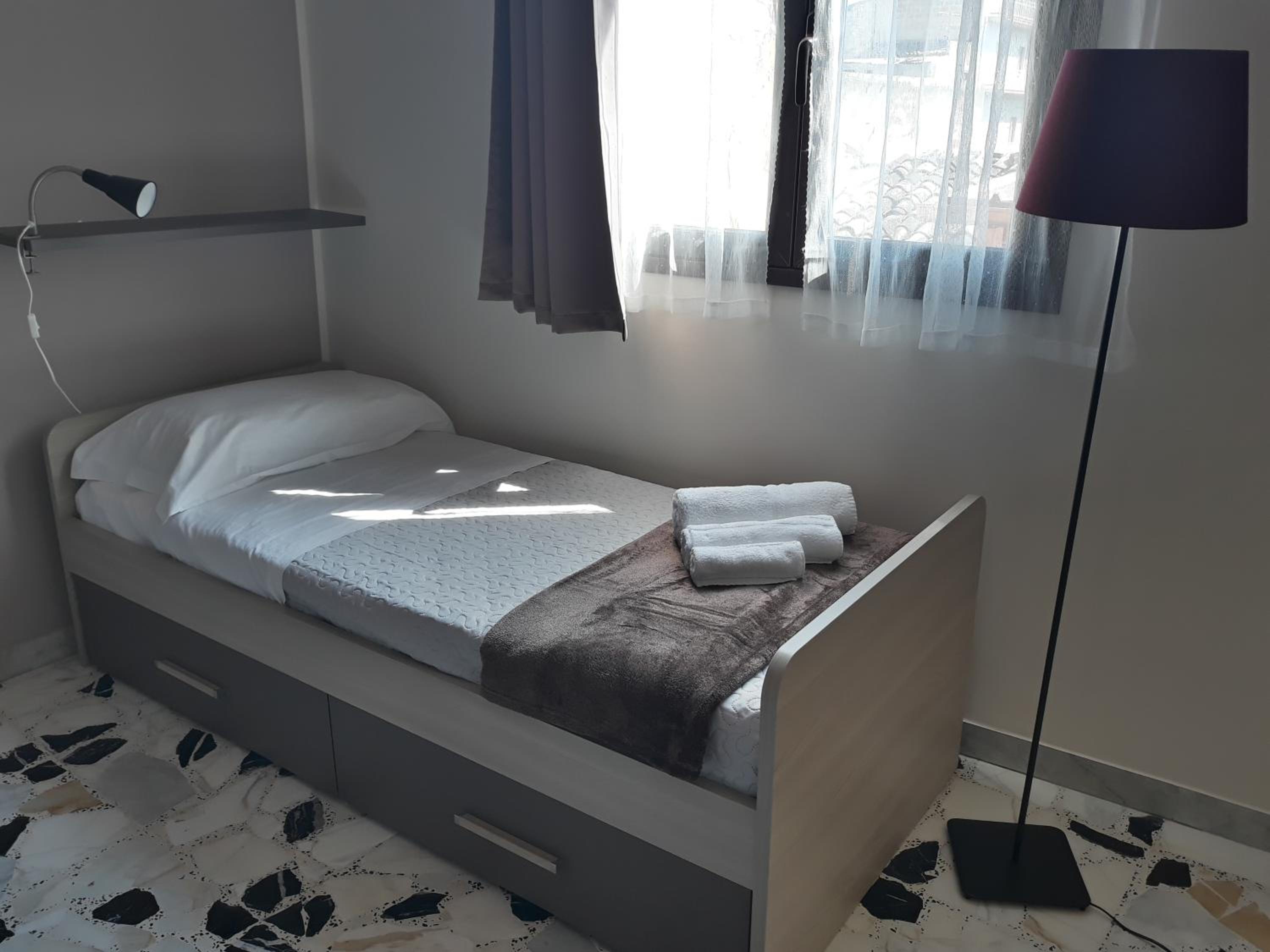 Triple Room with Private Bathroom - Photo 4