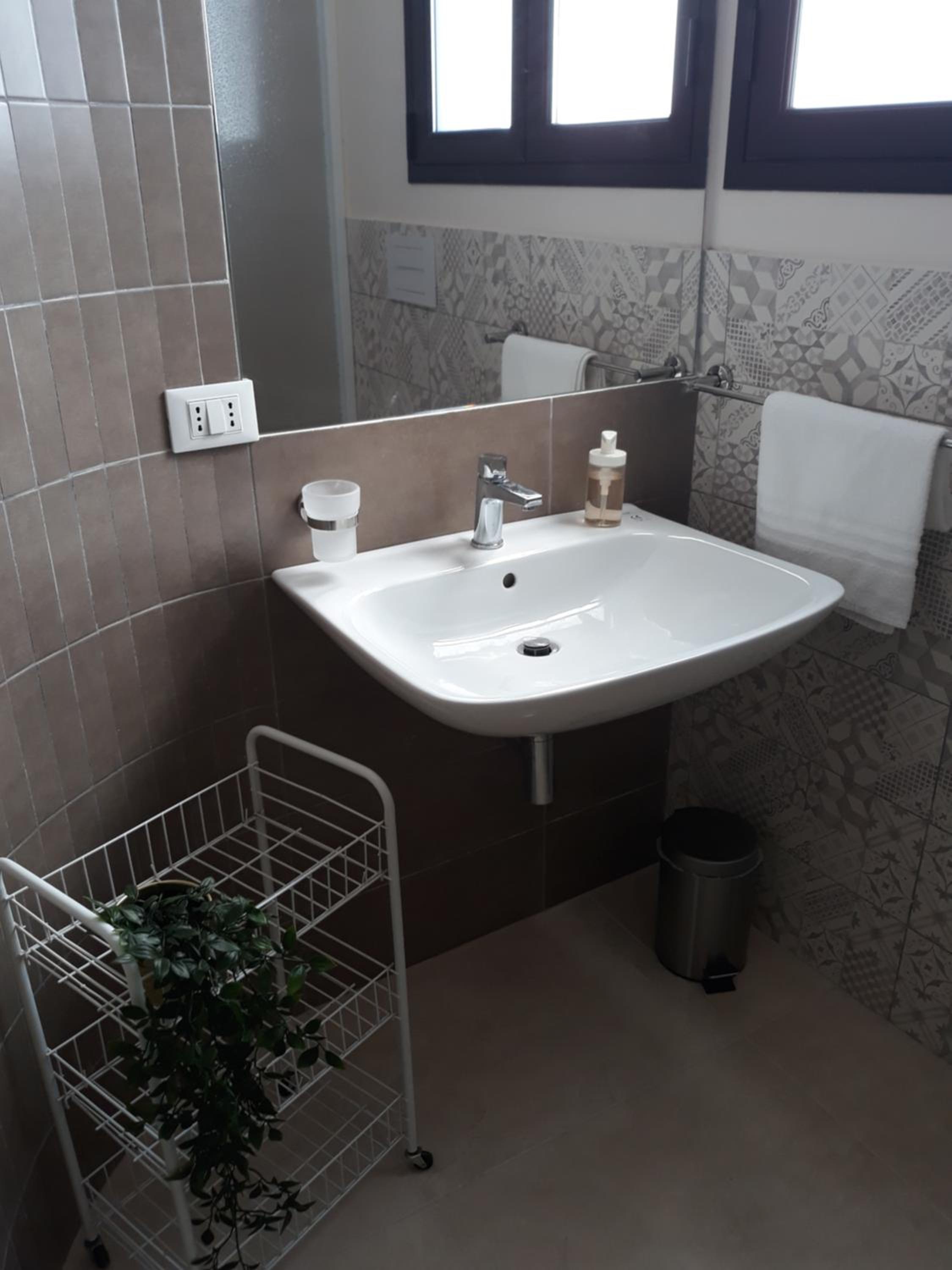 Triple Room with Private Bathroom - Photo 5