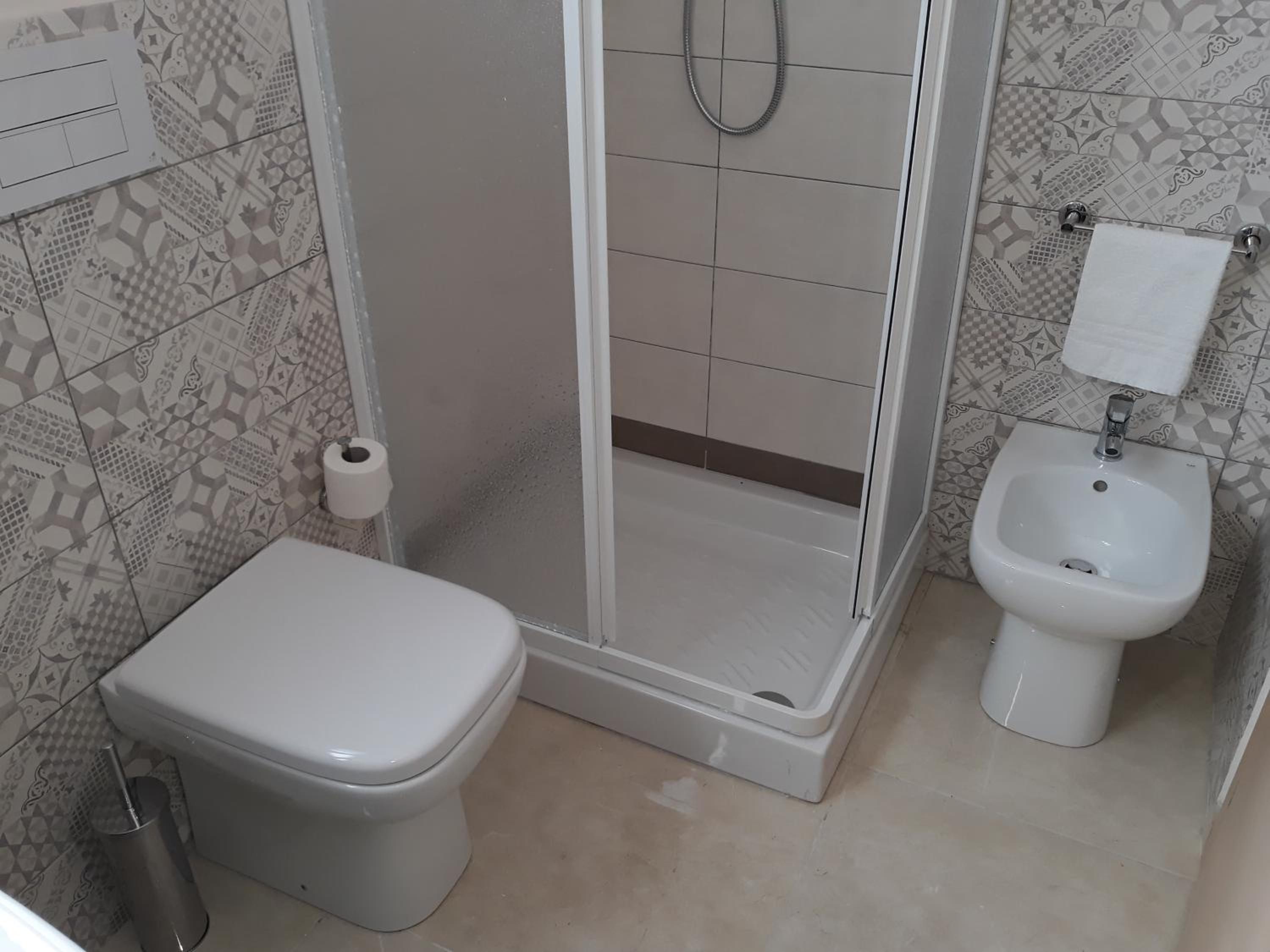 Triple Room with Private Bathroom - Photo 6