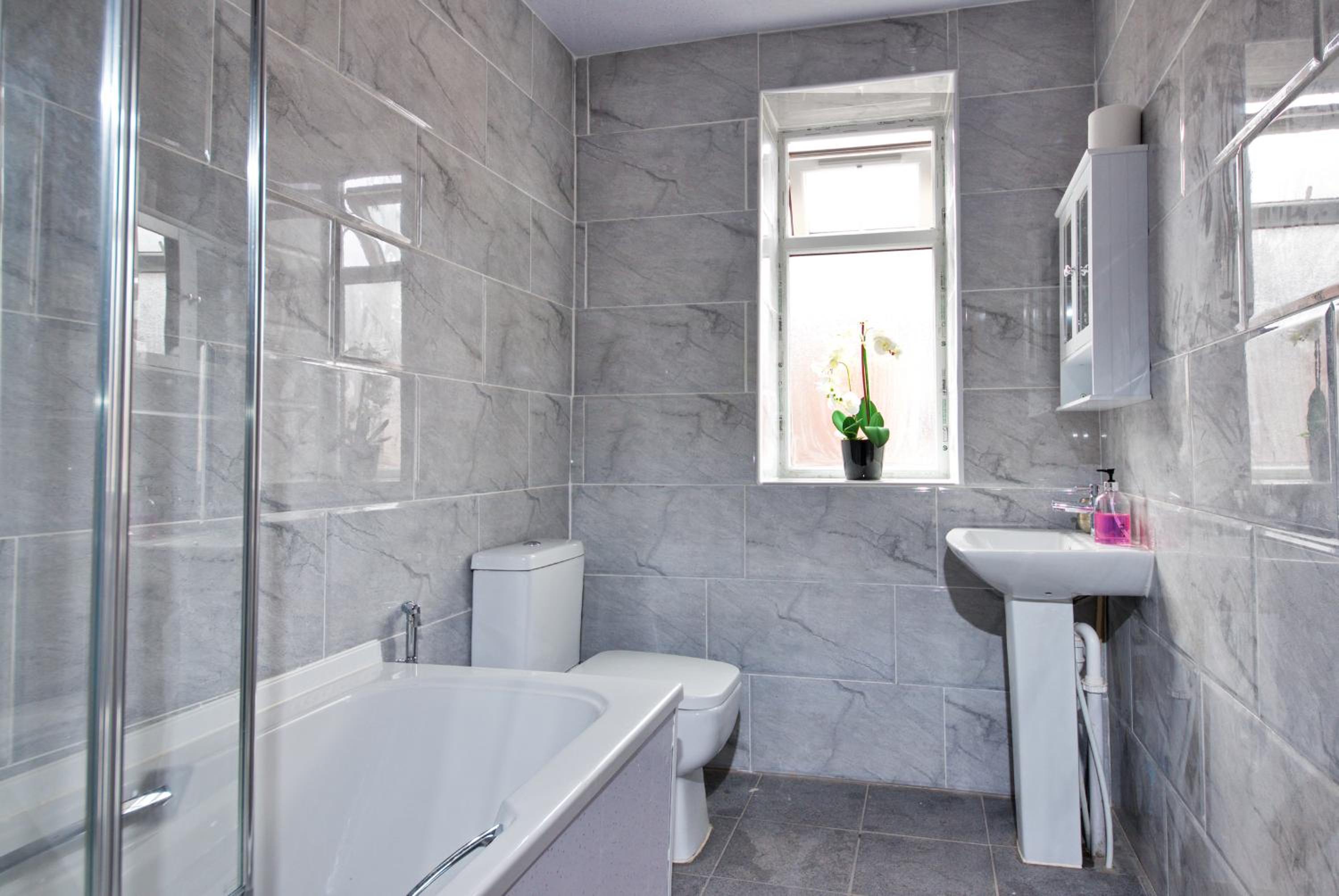 Double Room with Shared Bathroom photo 2