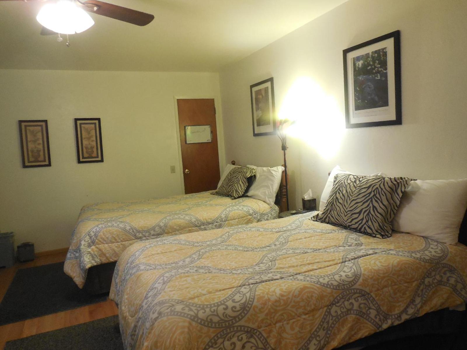 Deluxe Queen Room With Two Queen Beds photo 1