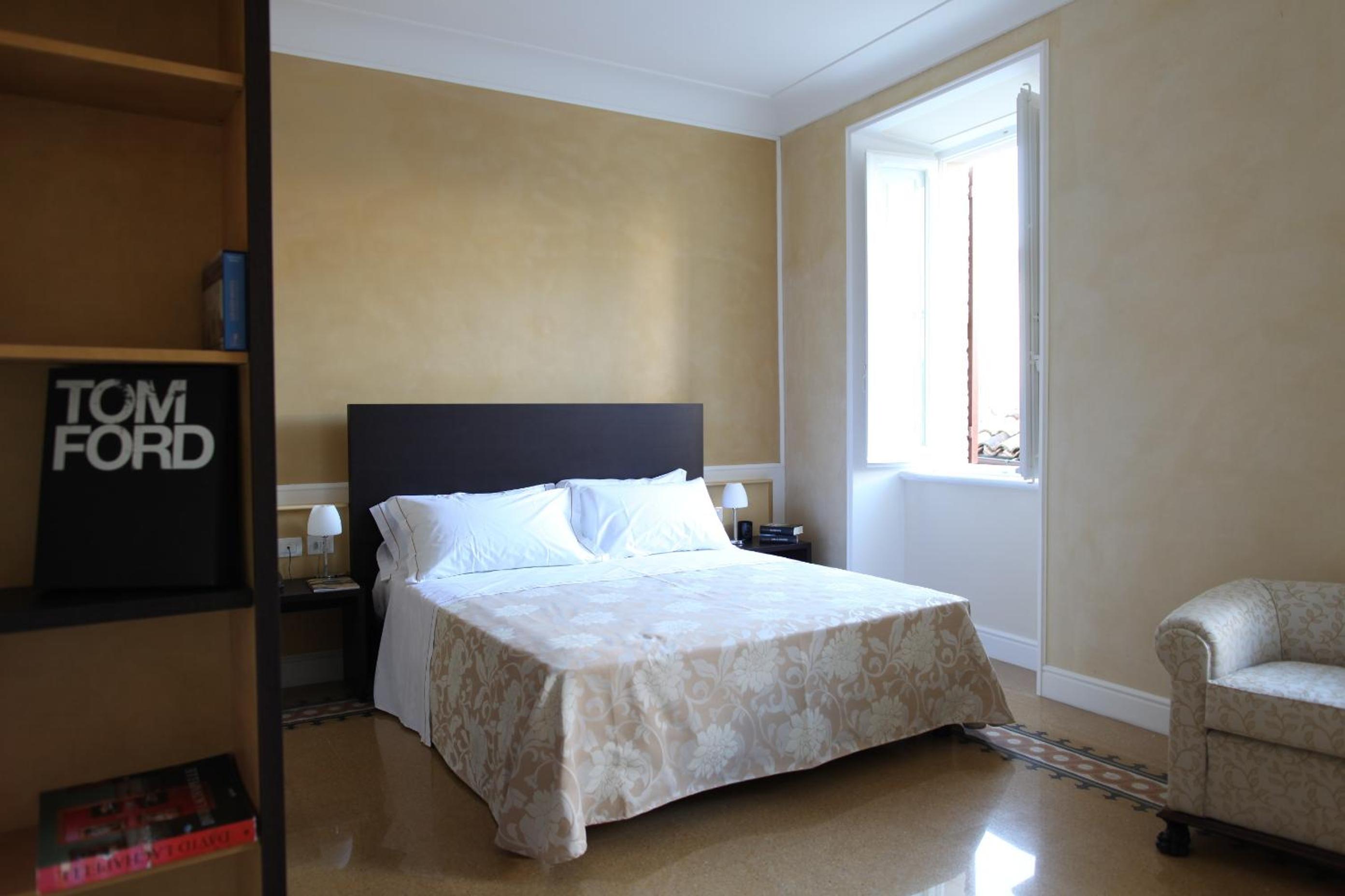 Double Room - Photo 15