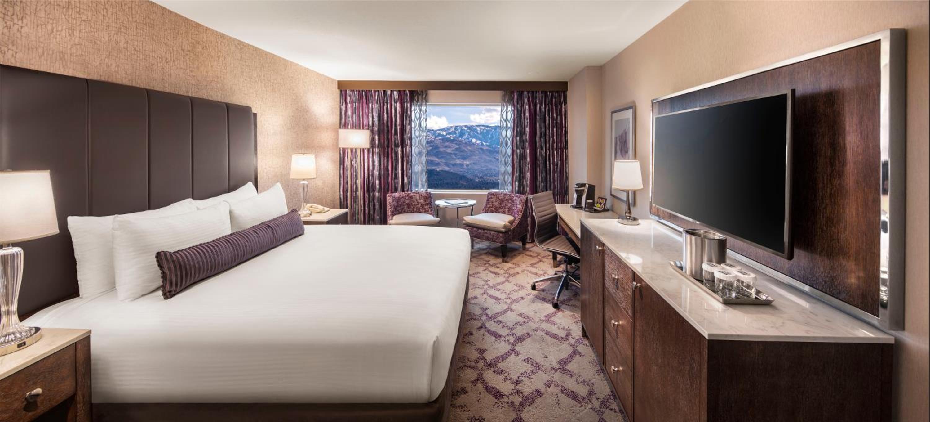 Mountain View Room, 1 King, Nonsmoking - Photo 2