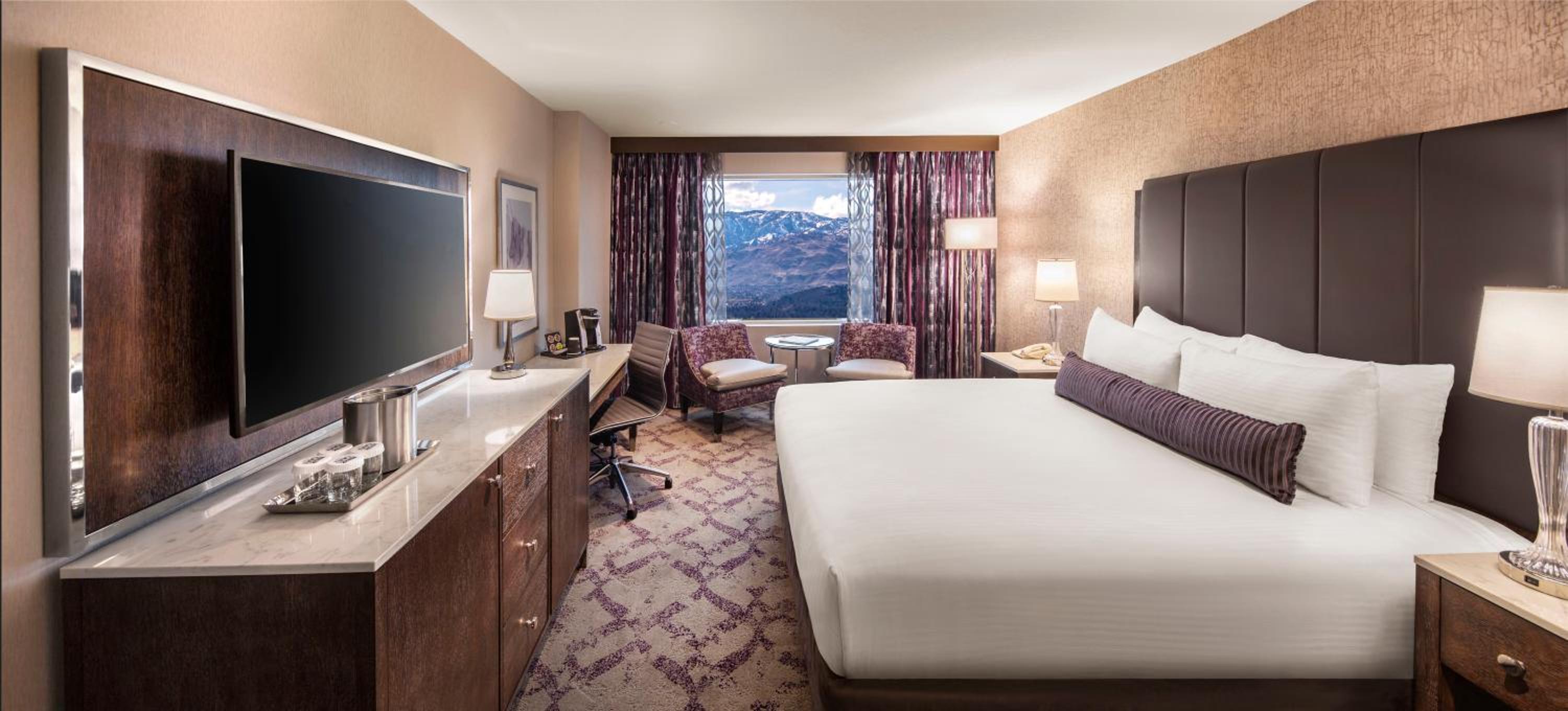 Mountain View Room, 1 King, Nonsmoking - Photo 7