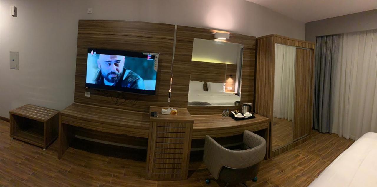 Standard King Room photo 1