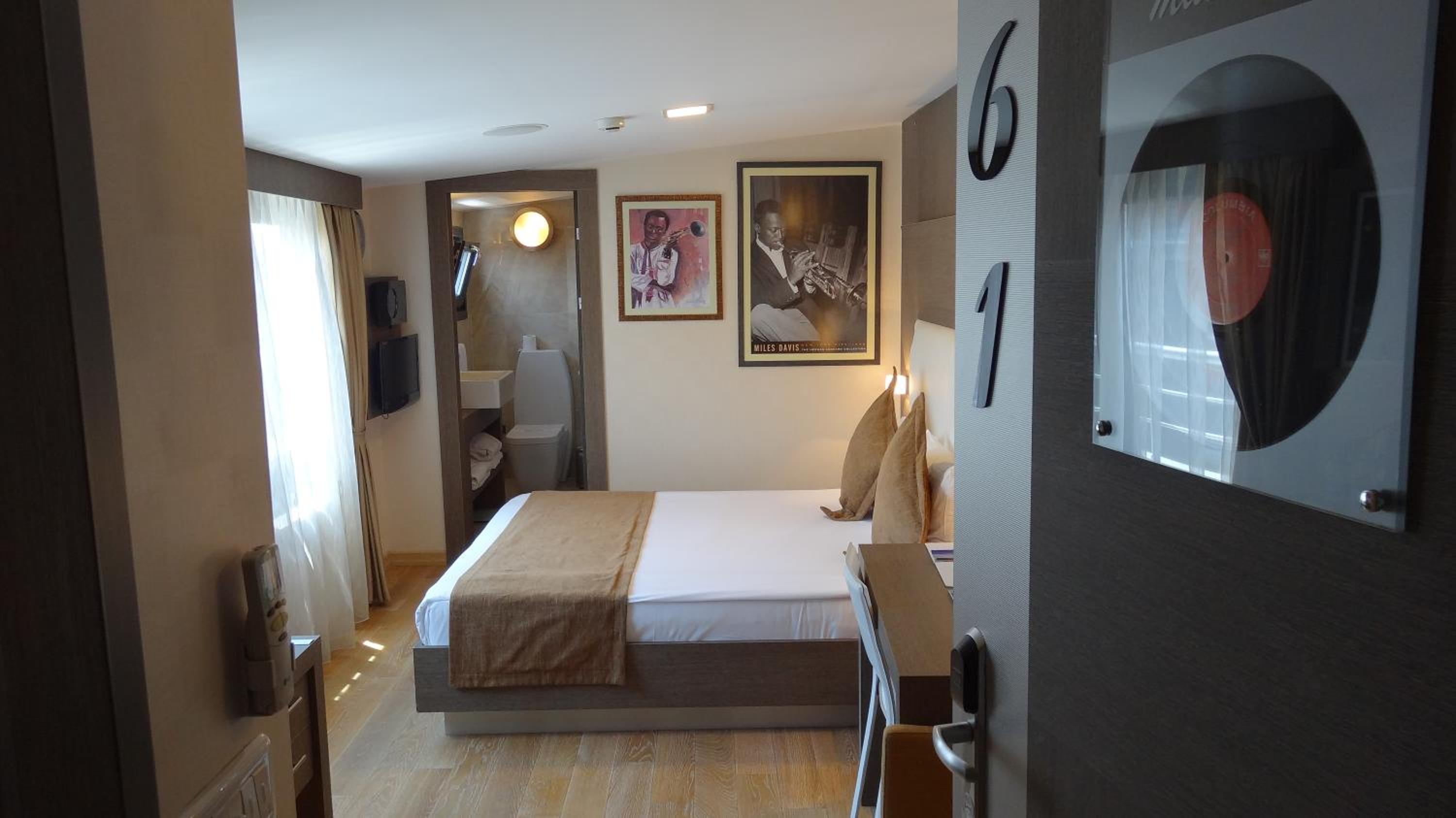 Budget Double Room photo 3