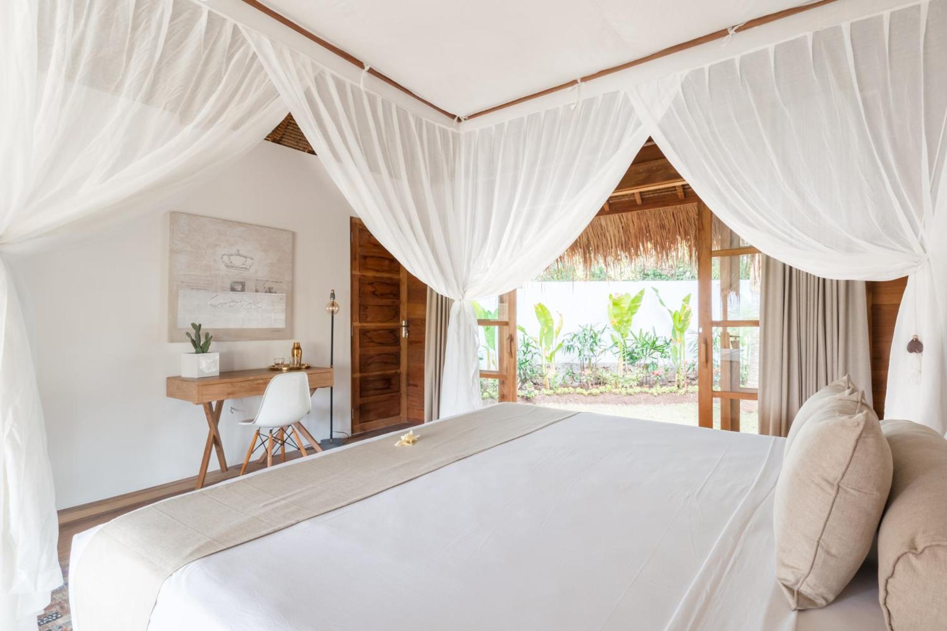 Deluxe Double Room with Balcony - Photo 9