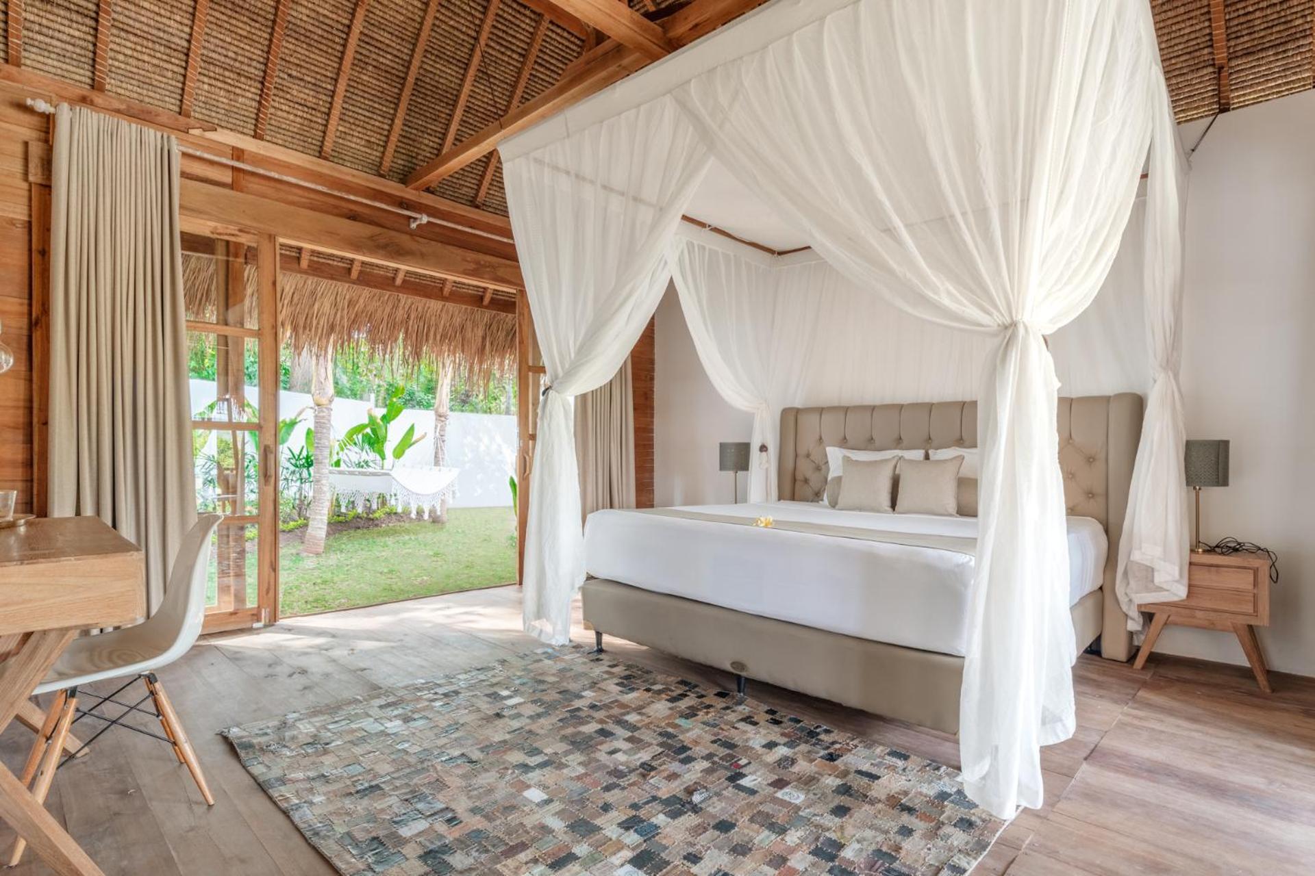 Deluxe Double Room with Balcony - Photo 11