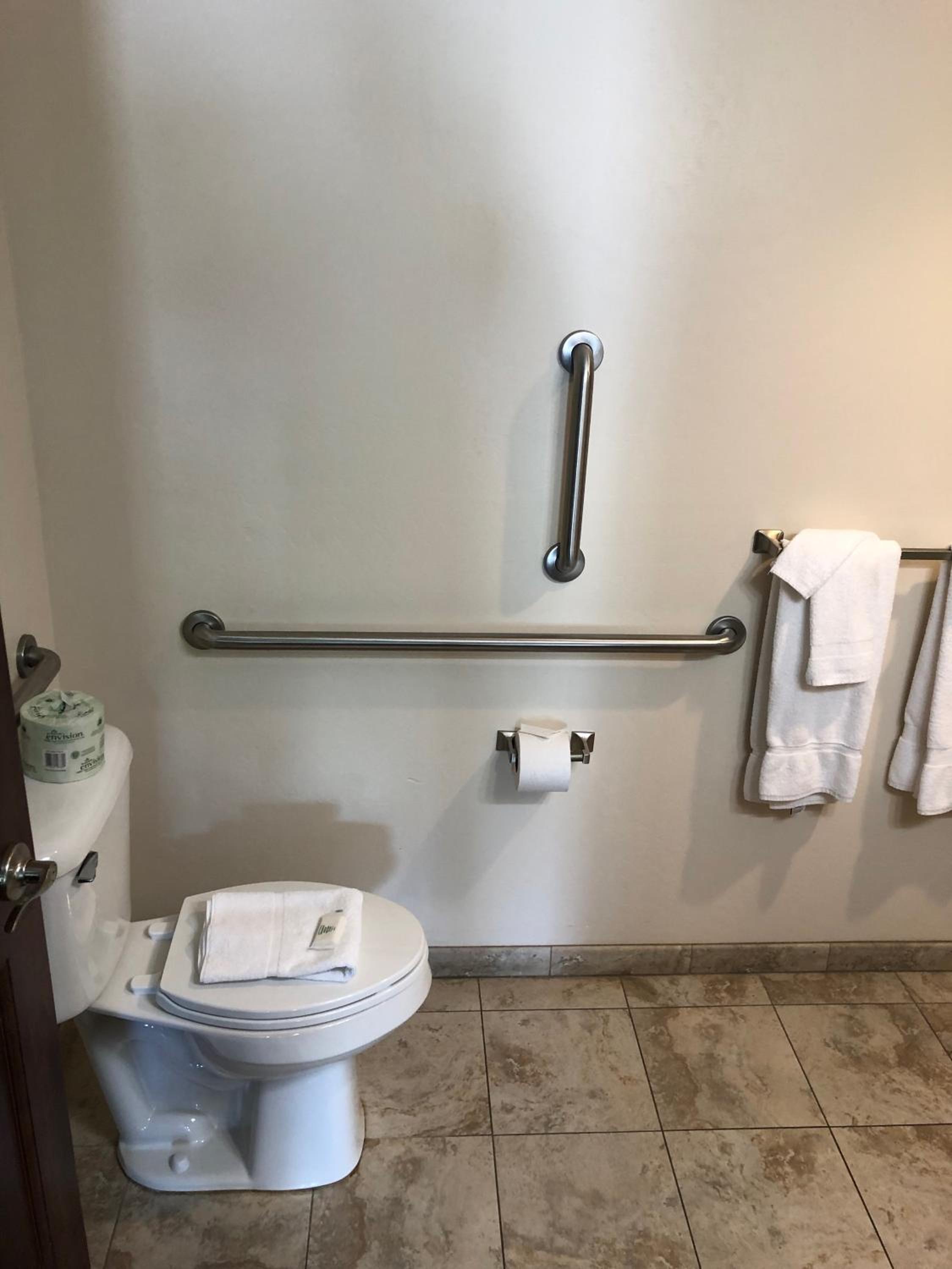 Queen Room - Disability Access photo 2
