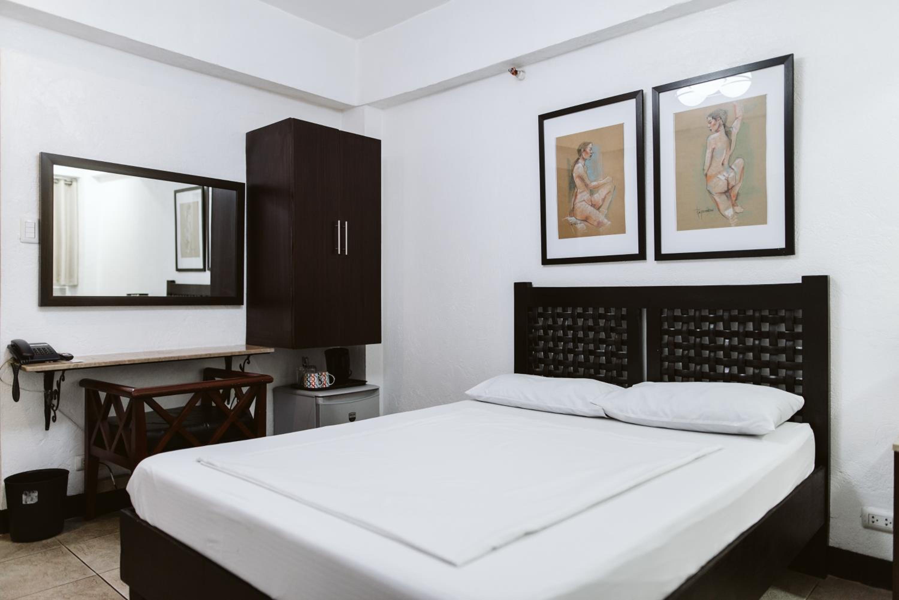 Deluxe Double Room - Photo 36