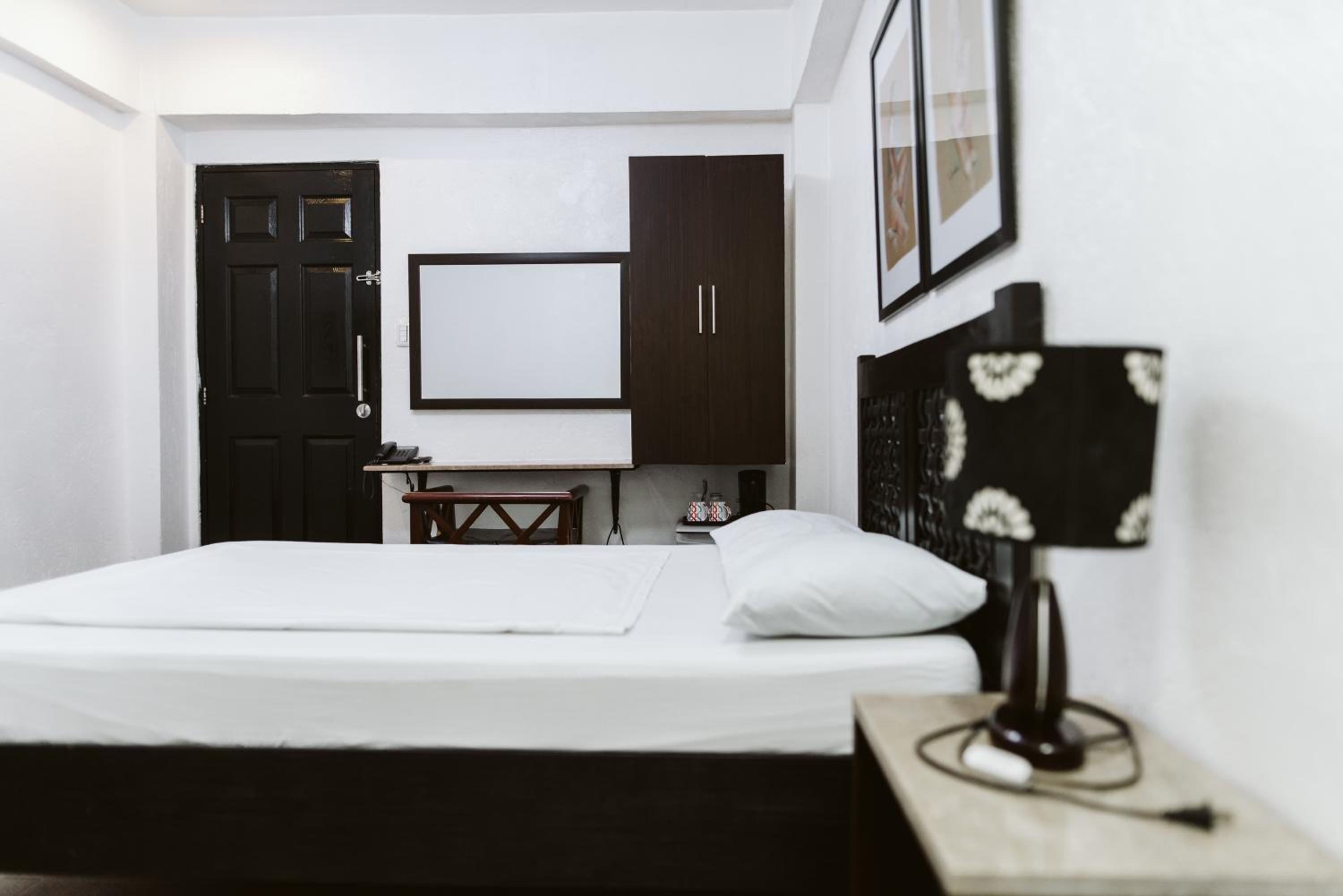 Deluxe Double Room - Photo 10