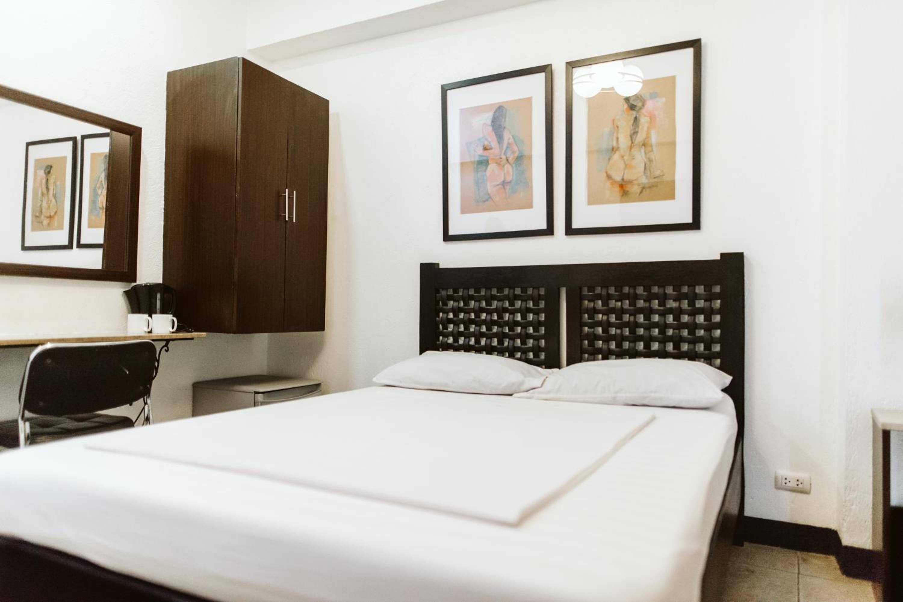 Deluxe Double Room - Photo 11