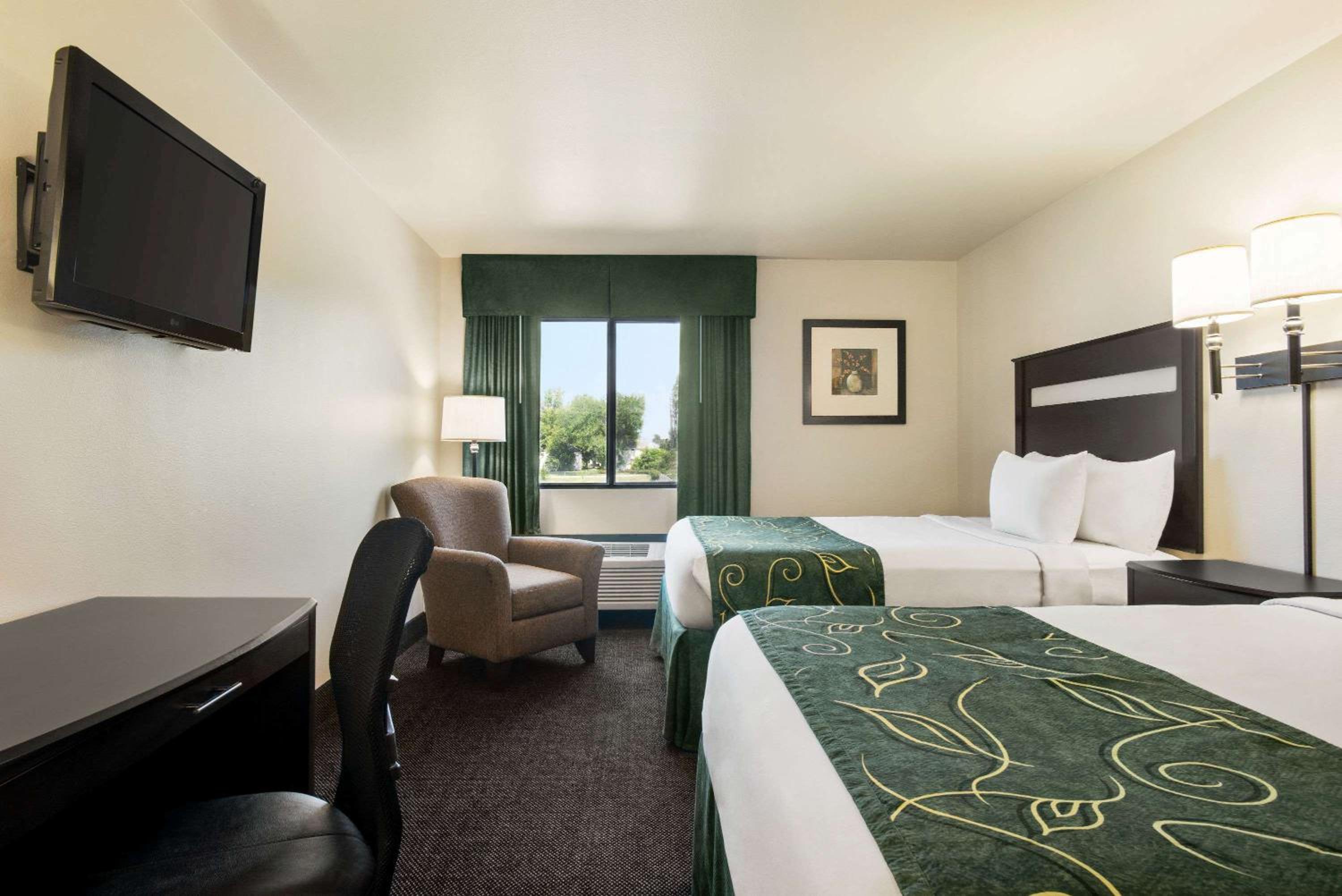 Queen Room with Two Queen Beds - Non-Smoking photo 1