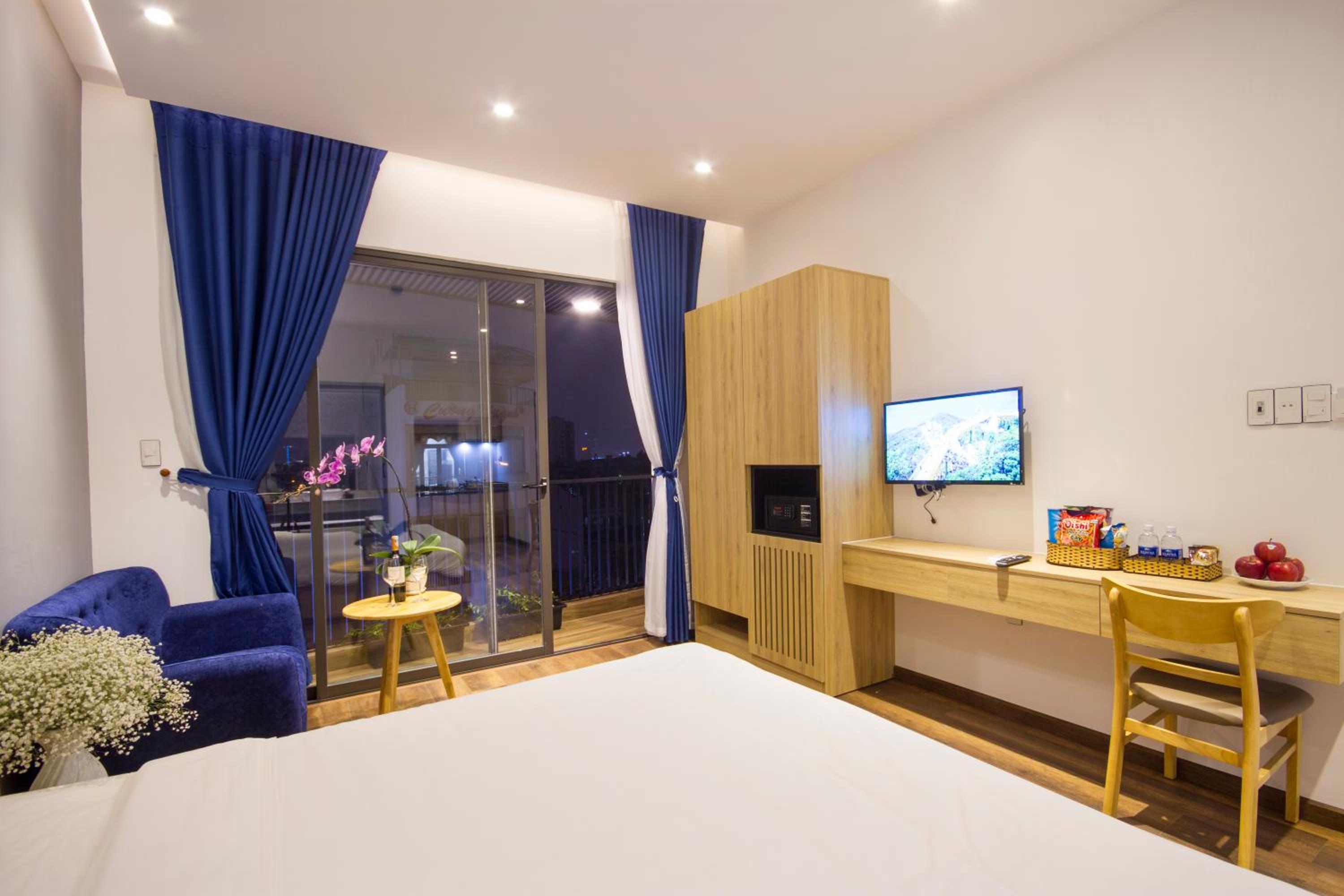 Deluxe Studio Double with Bathtub - Photo 4