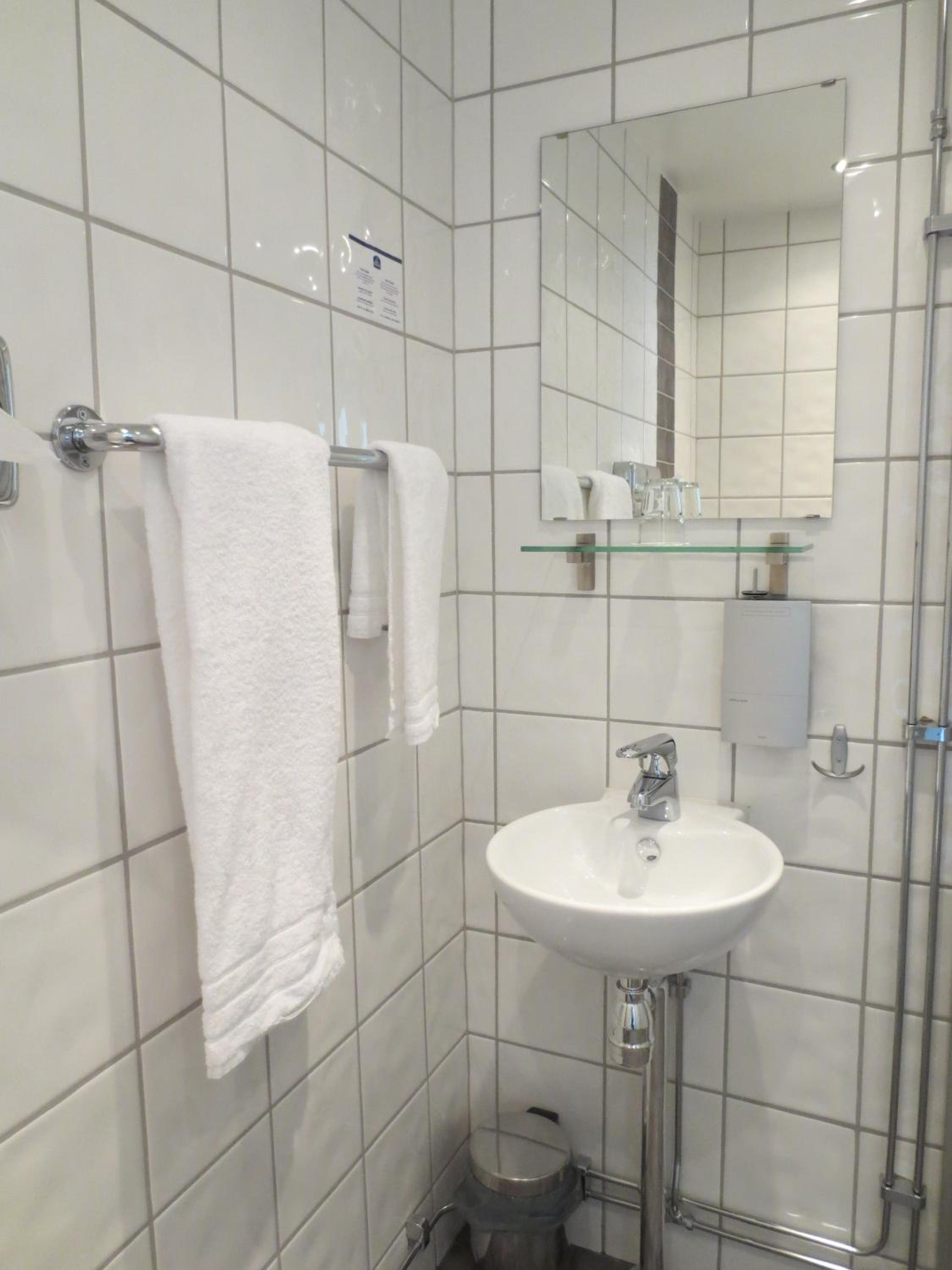 Compact Single Room photo 2