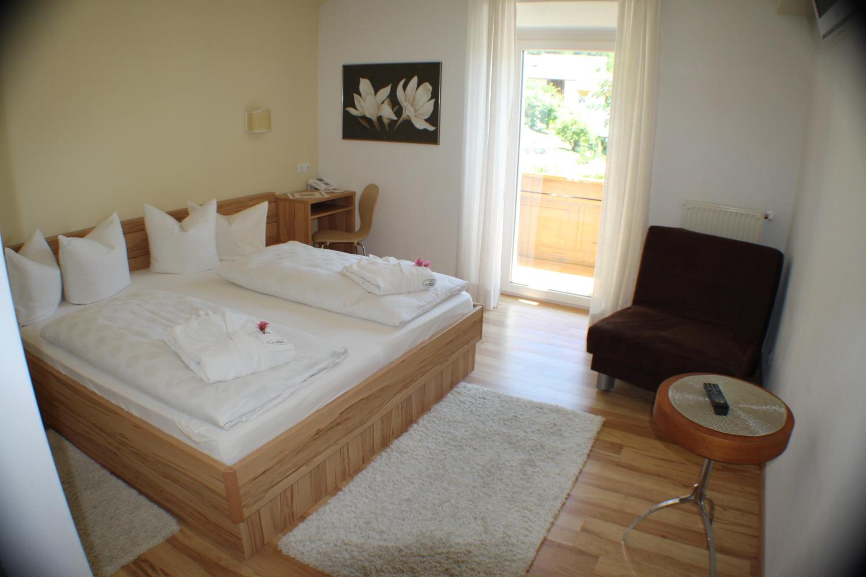 Family Room (2 Adults + 1 Child)