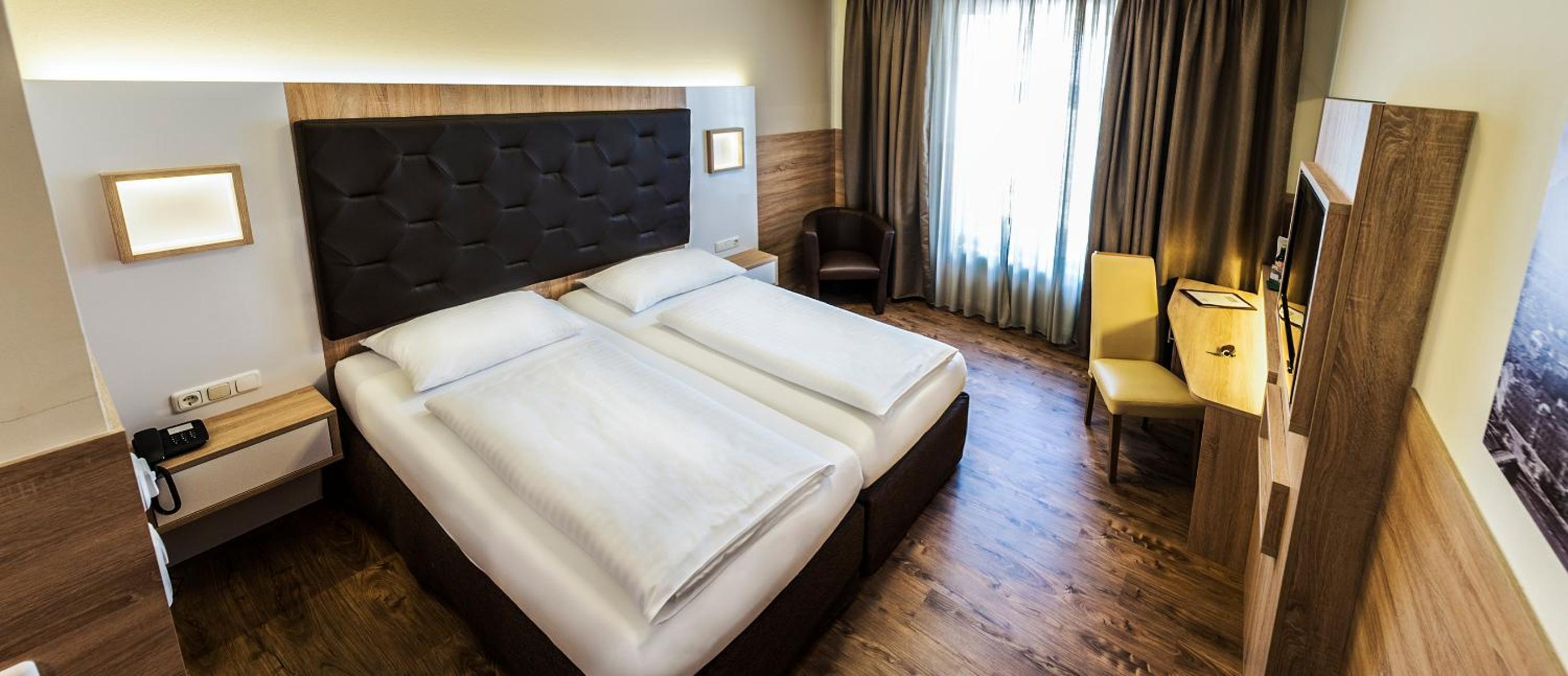 Twin Room with Air Conditioning - Photo 1