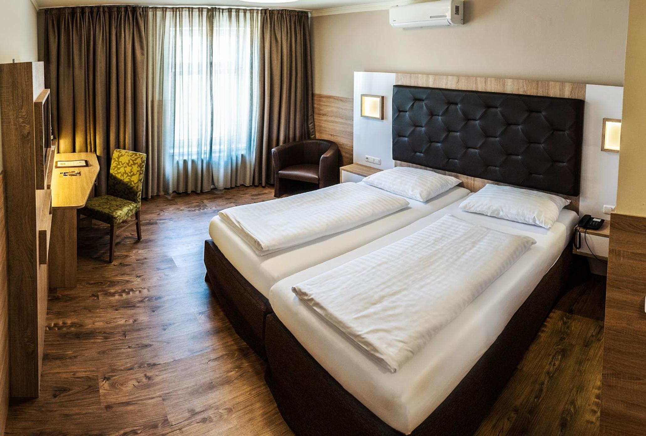 Twin Room with Air Conditioning - Photo 2