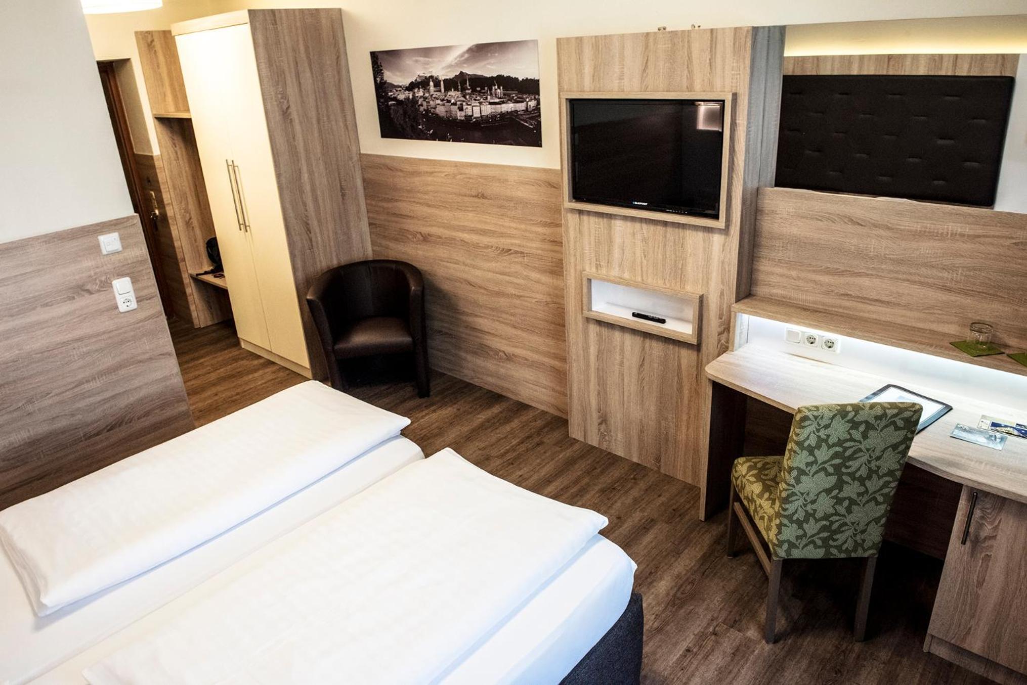 Twin Room with Air Conditioning - Photo 3