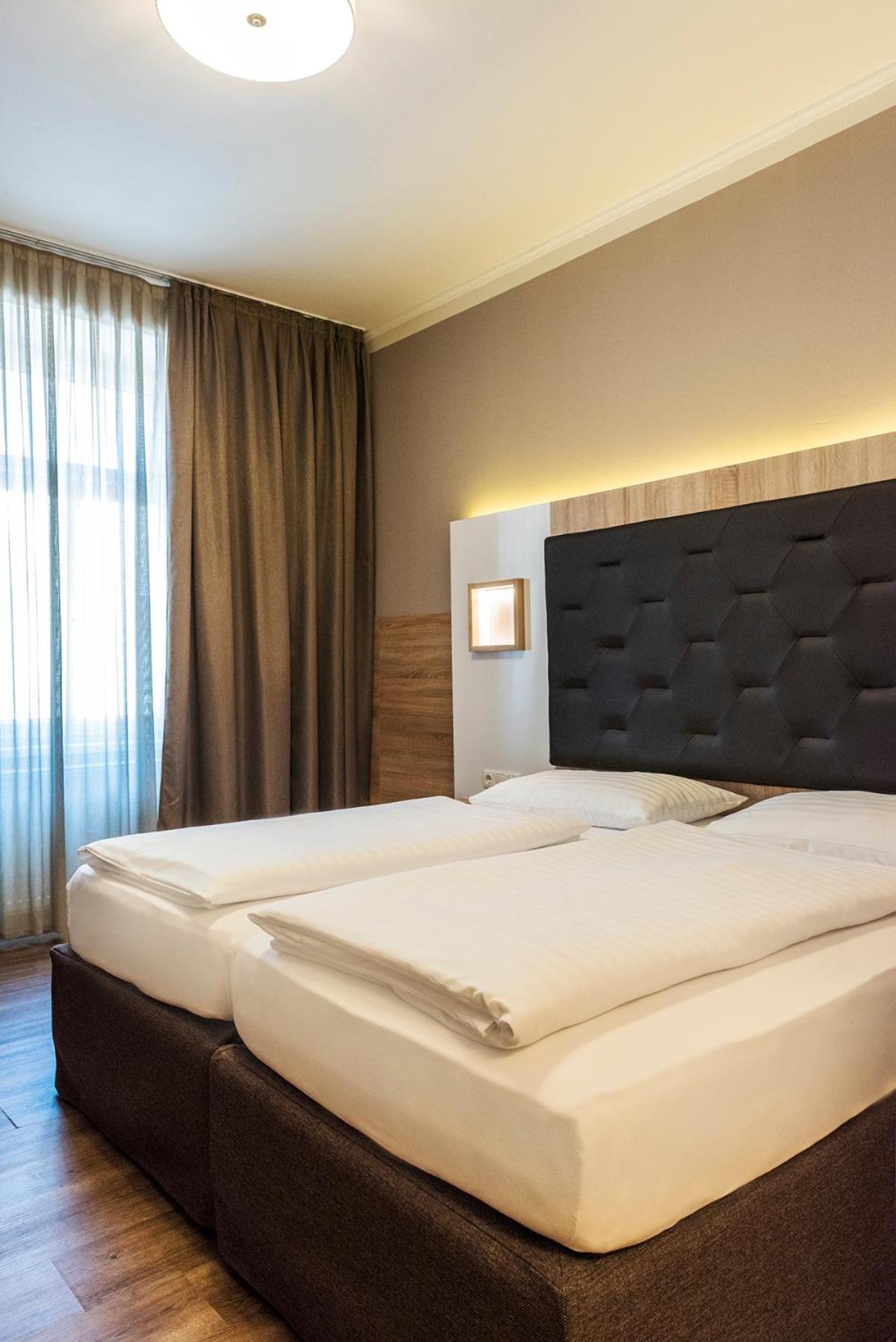Twin Room with Air Conditioning - Photo 4