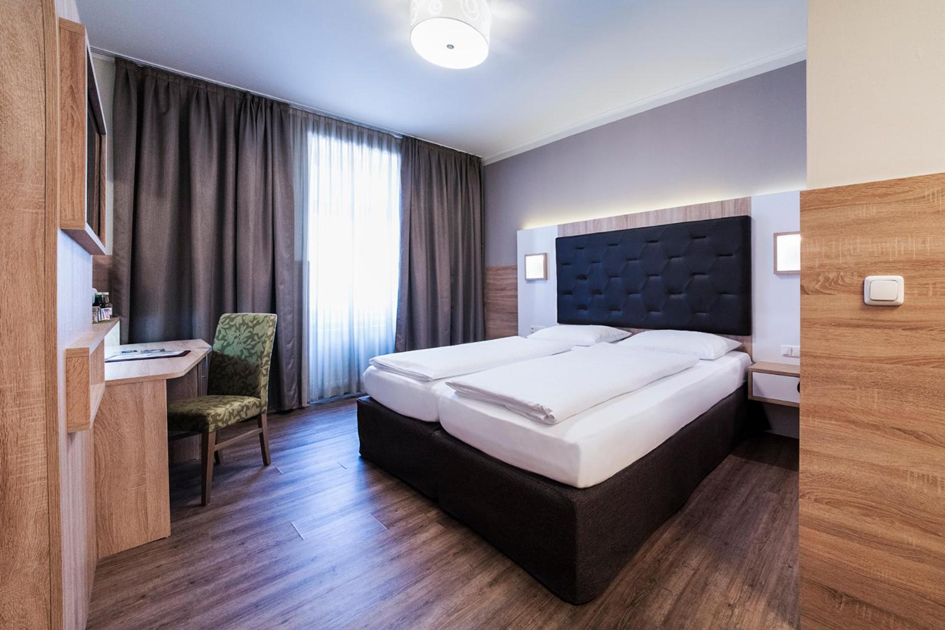 Twin Room with Air Conditioning - Photo 5