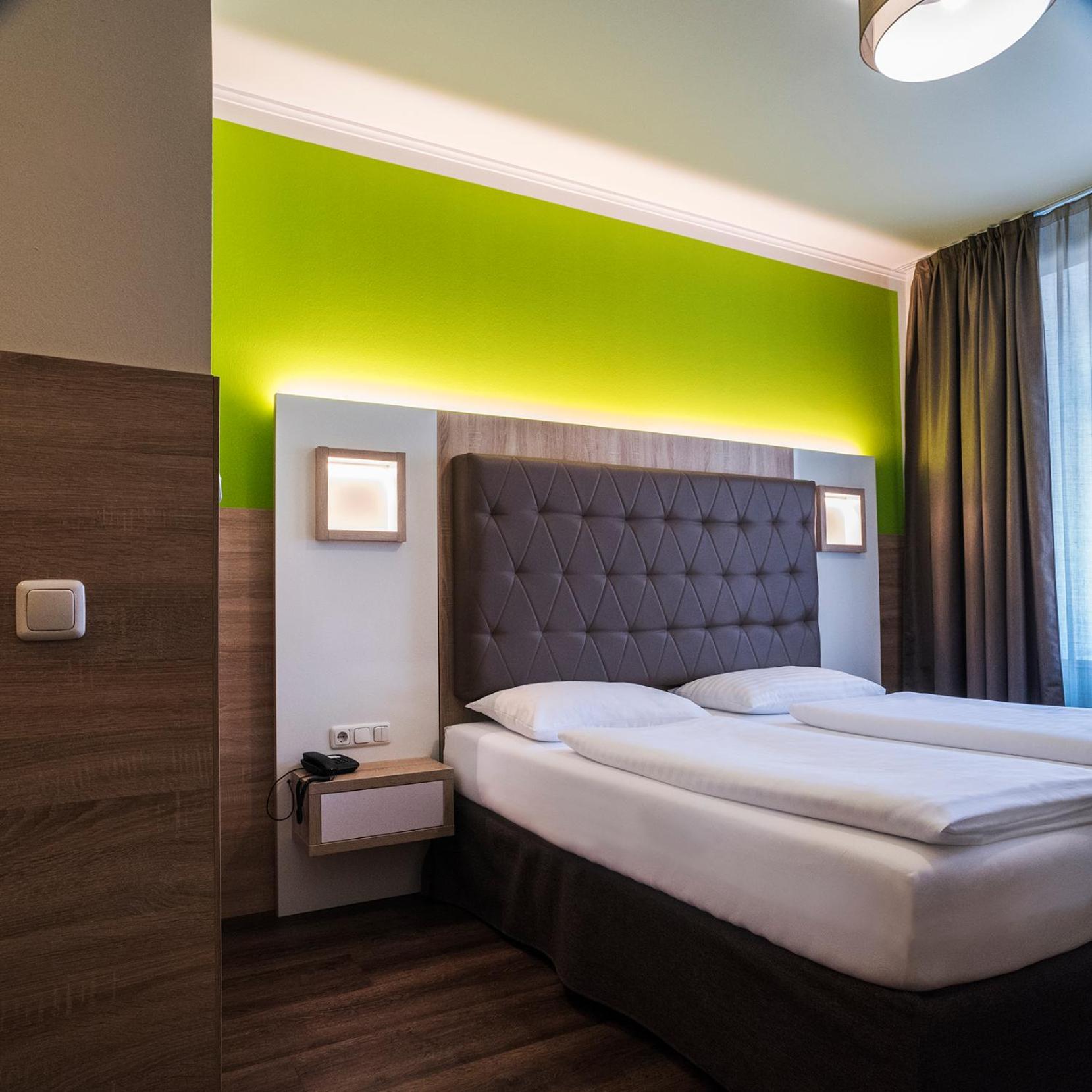 Twin Room with Air Conditioning - Photo 7