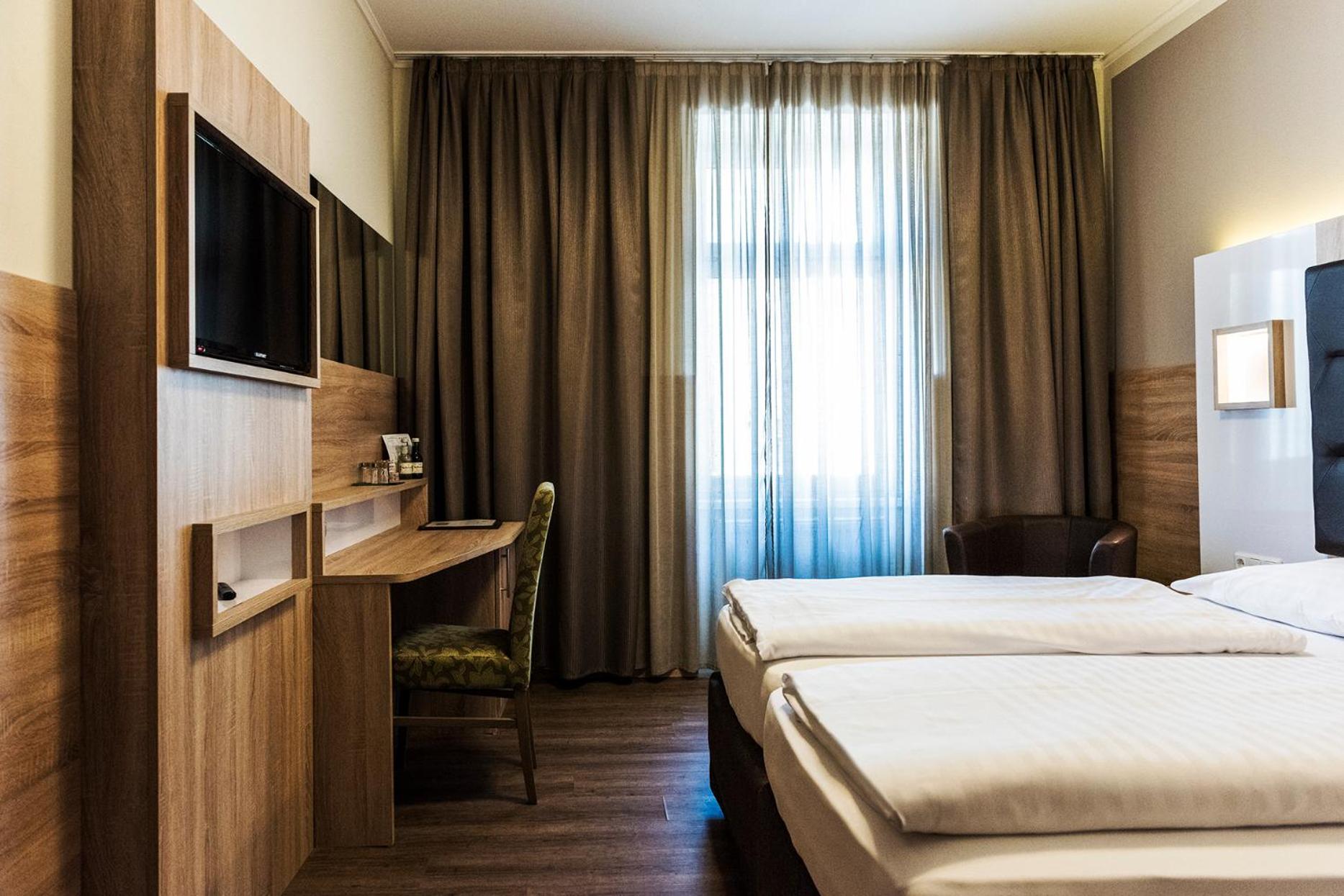 Twin Room with Air Conditioning - Photo 8