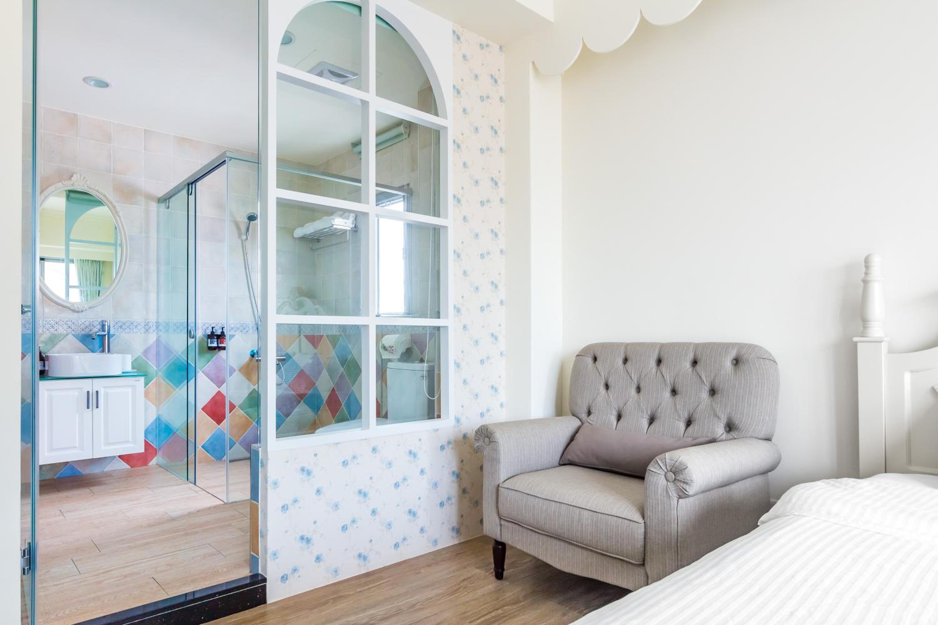 Deluxe Double Room with Balcony - Photo 5
