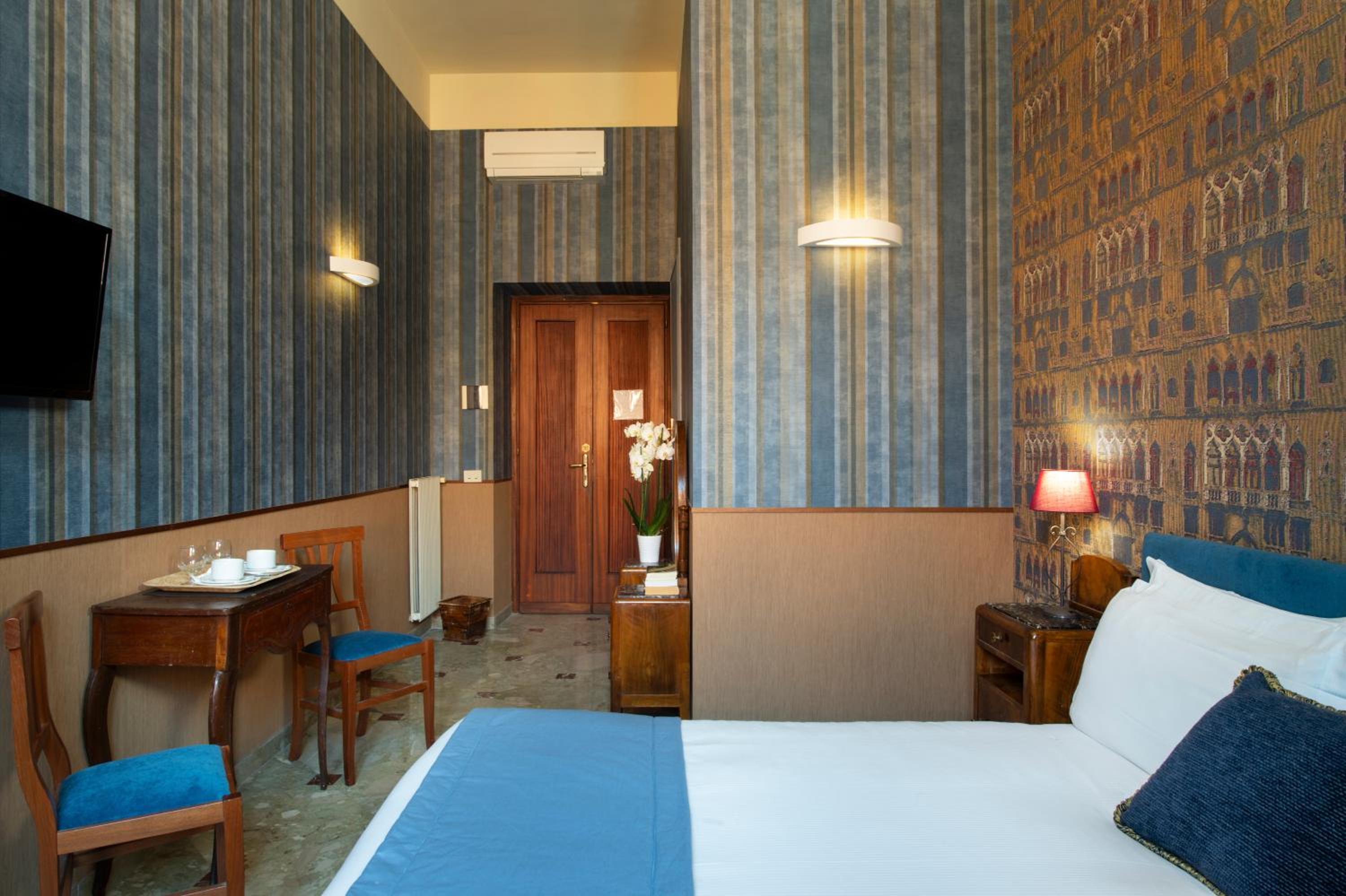 Double or Twin Room photo 3