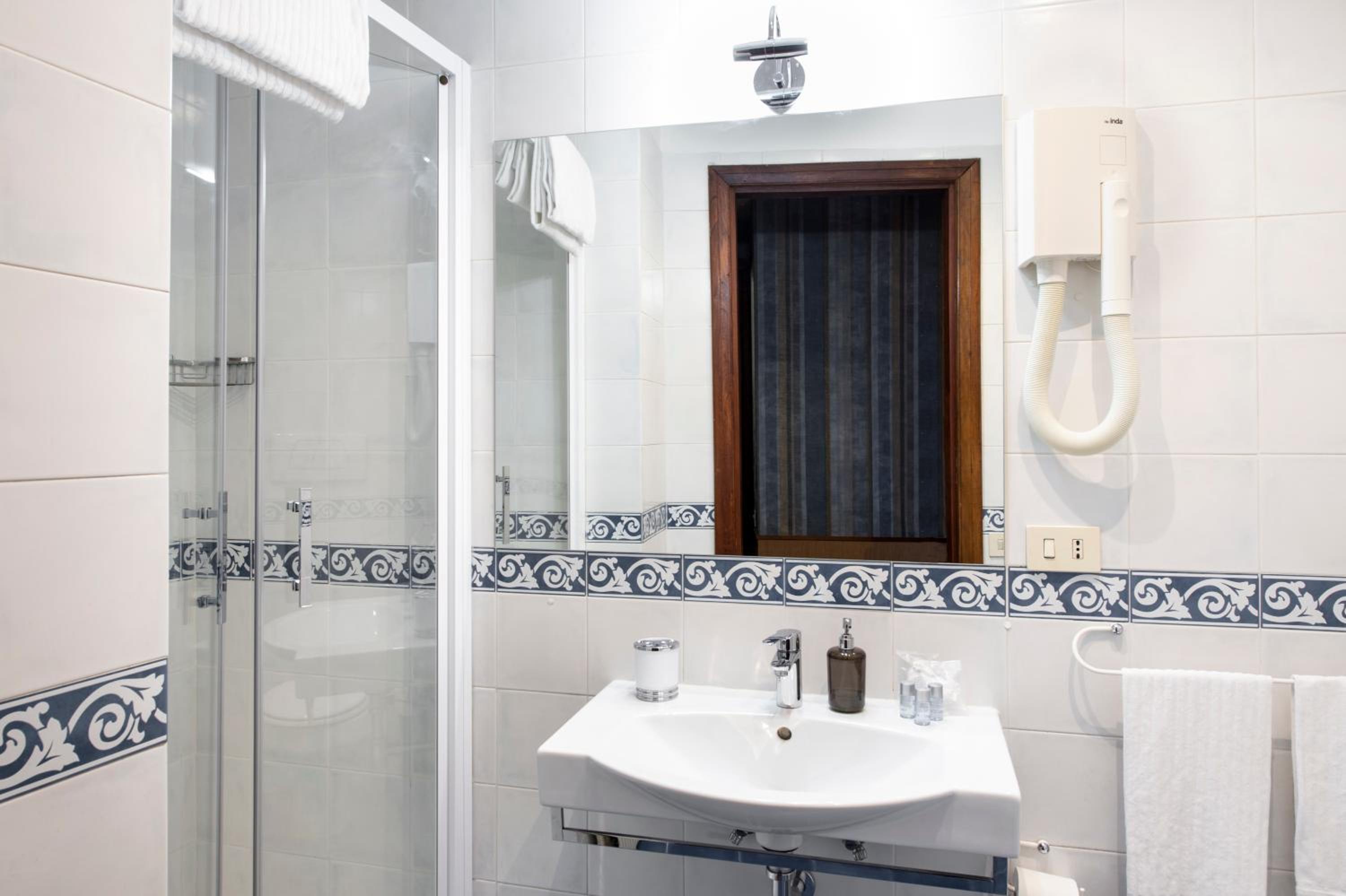 Double or Twin Room photo 2