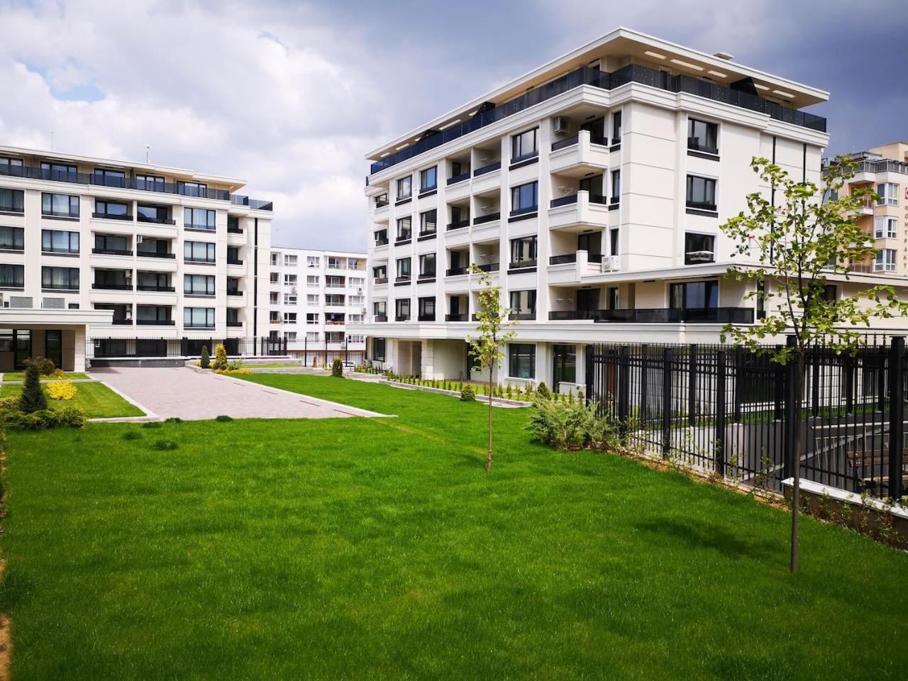 Apartment with Garden View