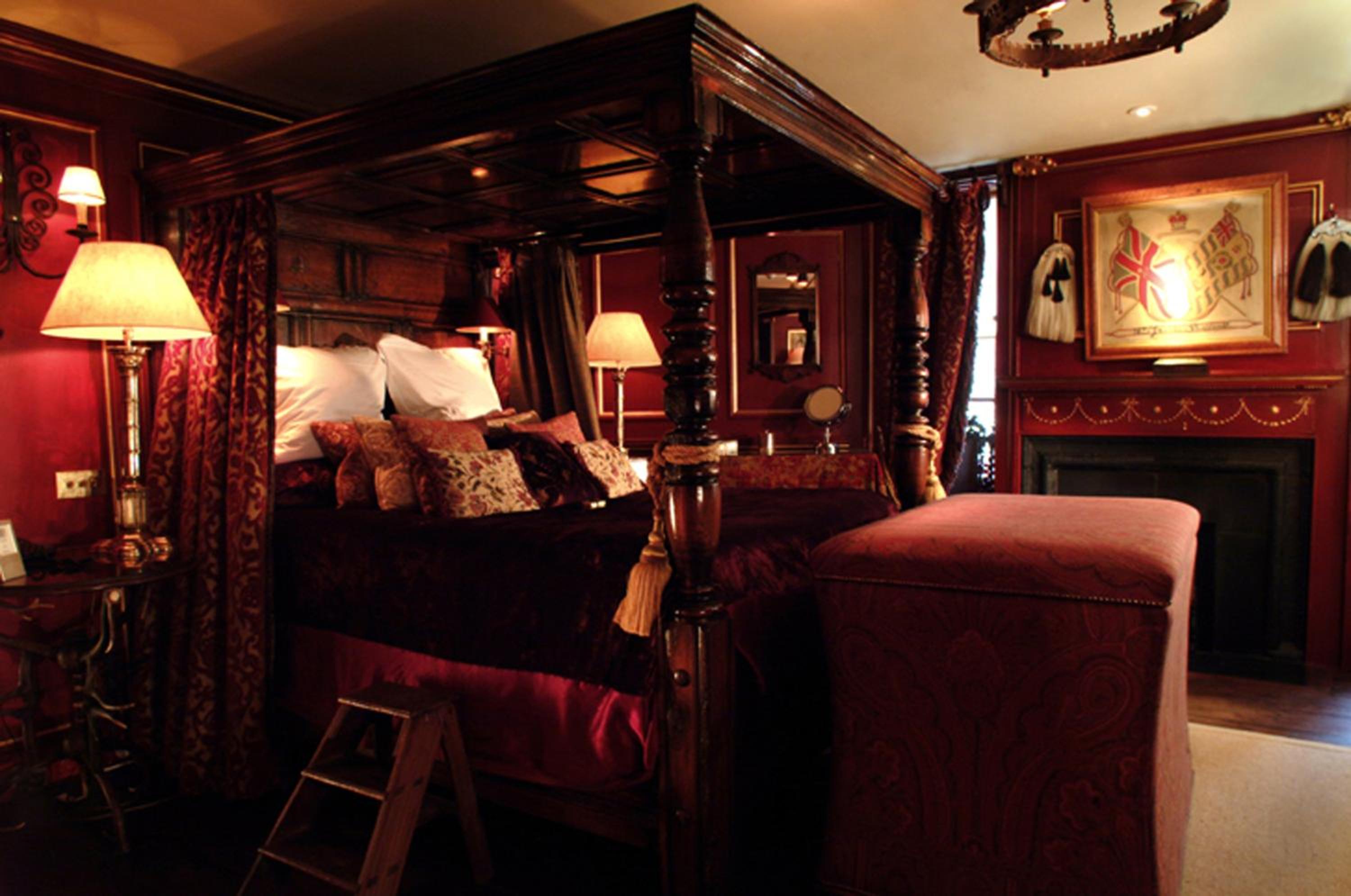 Deluxe Suite - Armory