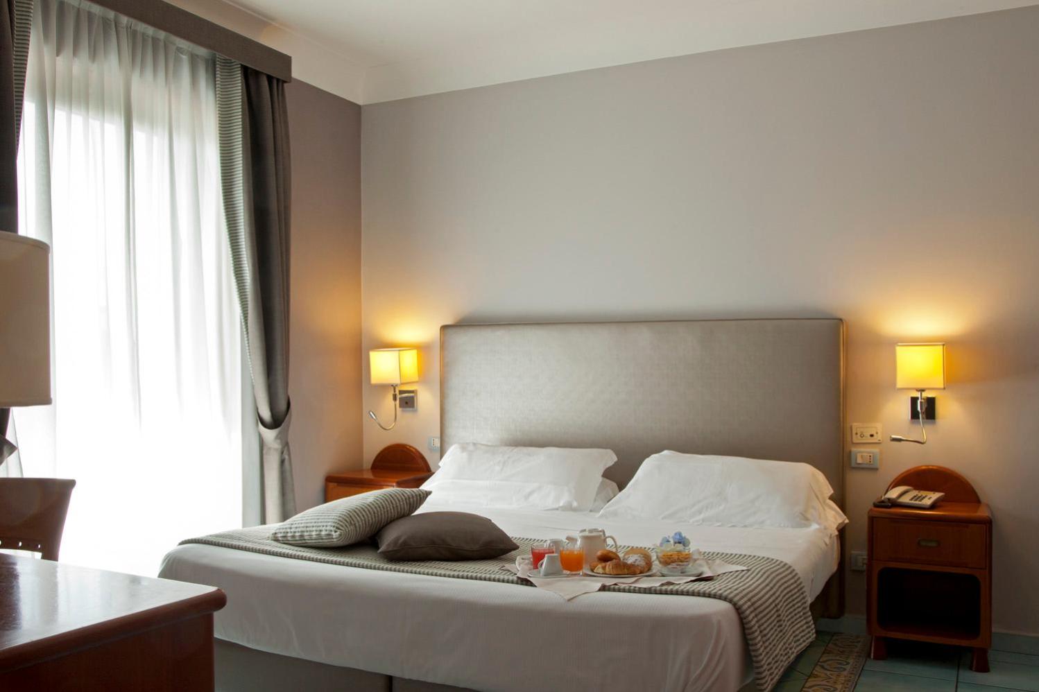 Double Room with Sea View - Photo 6