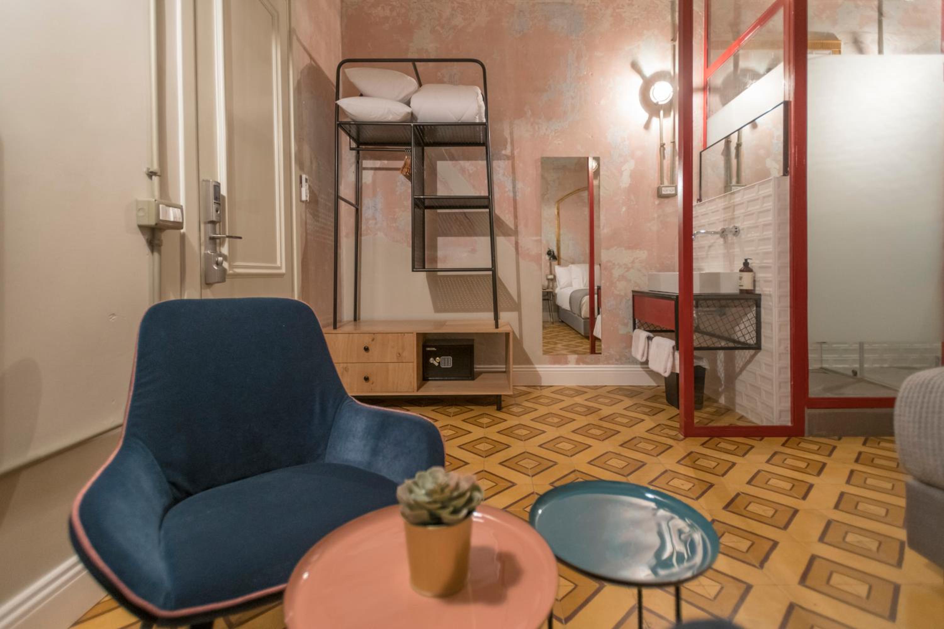 Deluxe Room - Photo 9