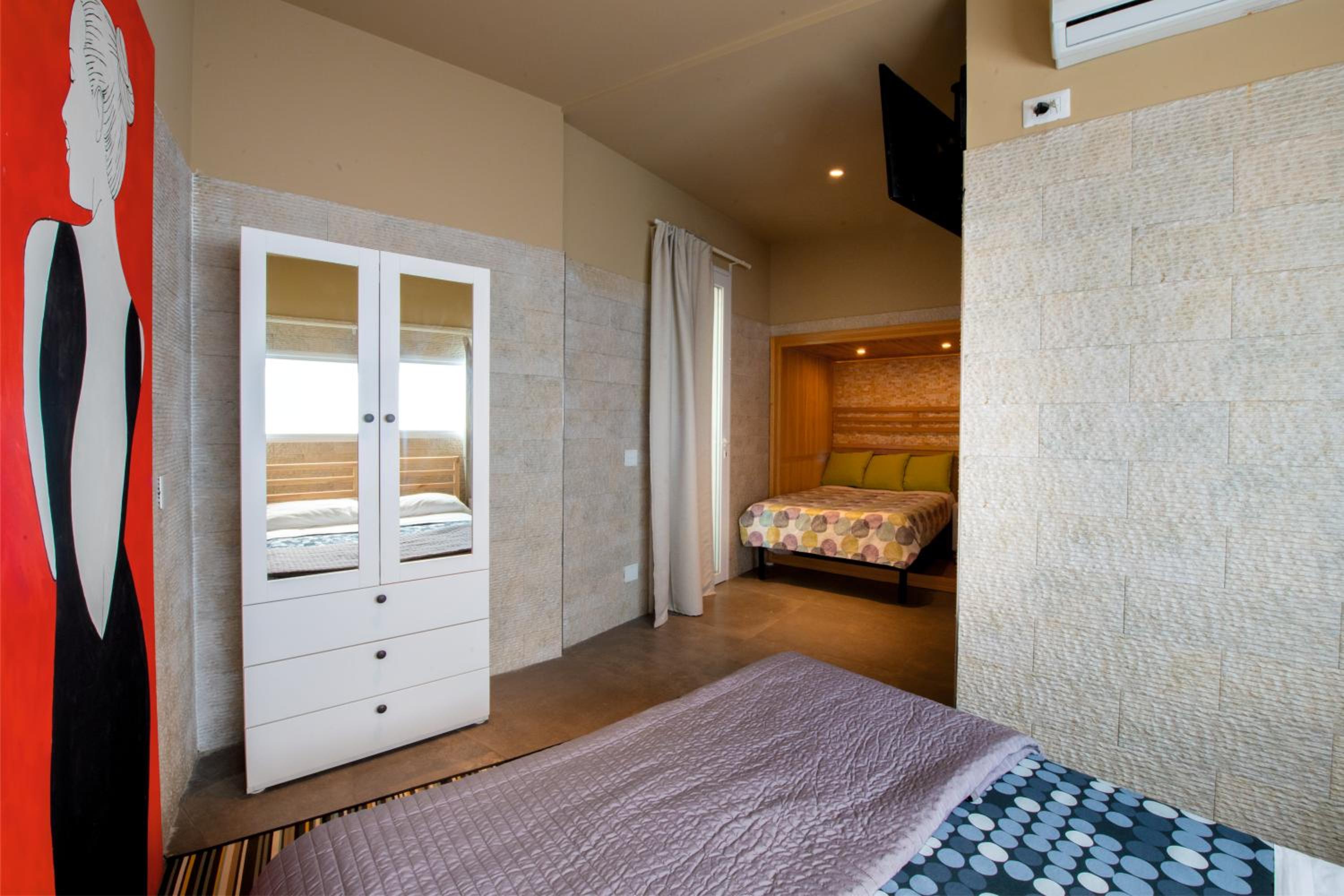 Deluxe Room (2 Adults + 1 Child)