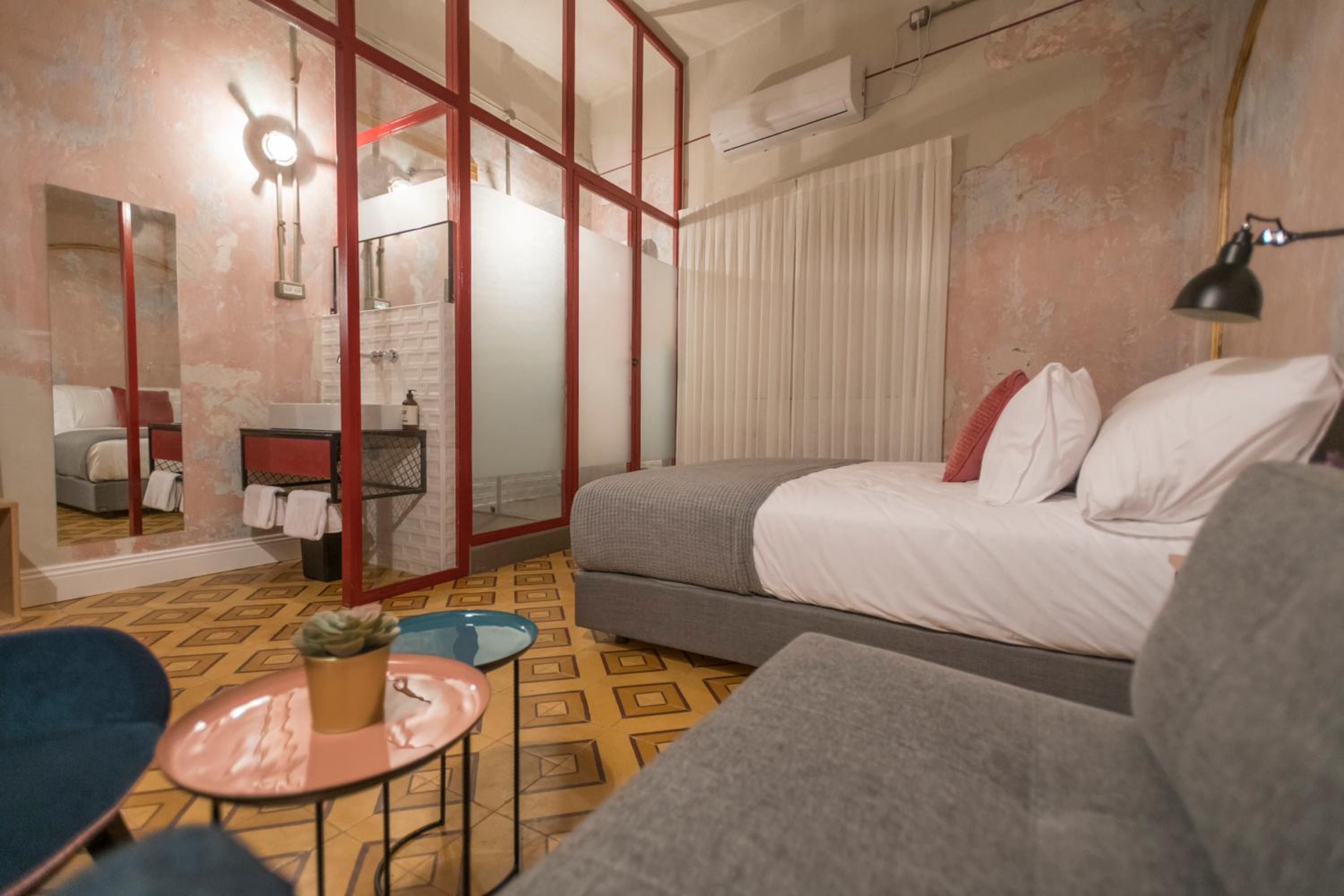 Deluxe Room - Photo 7
