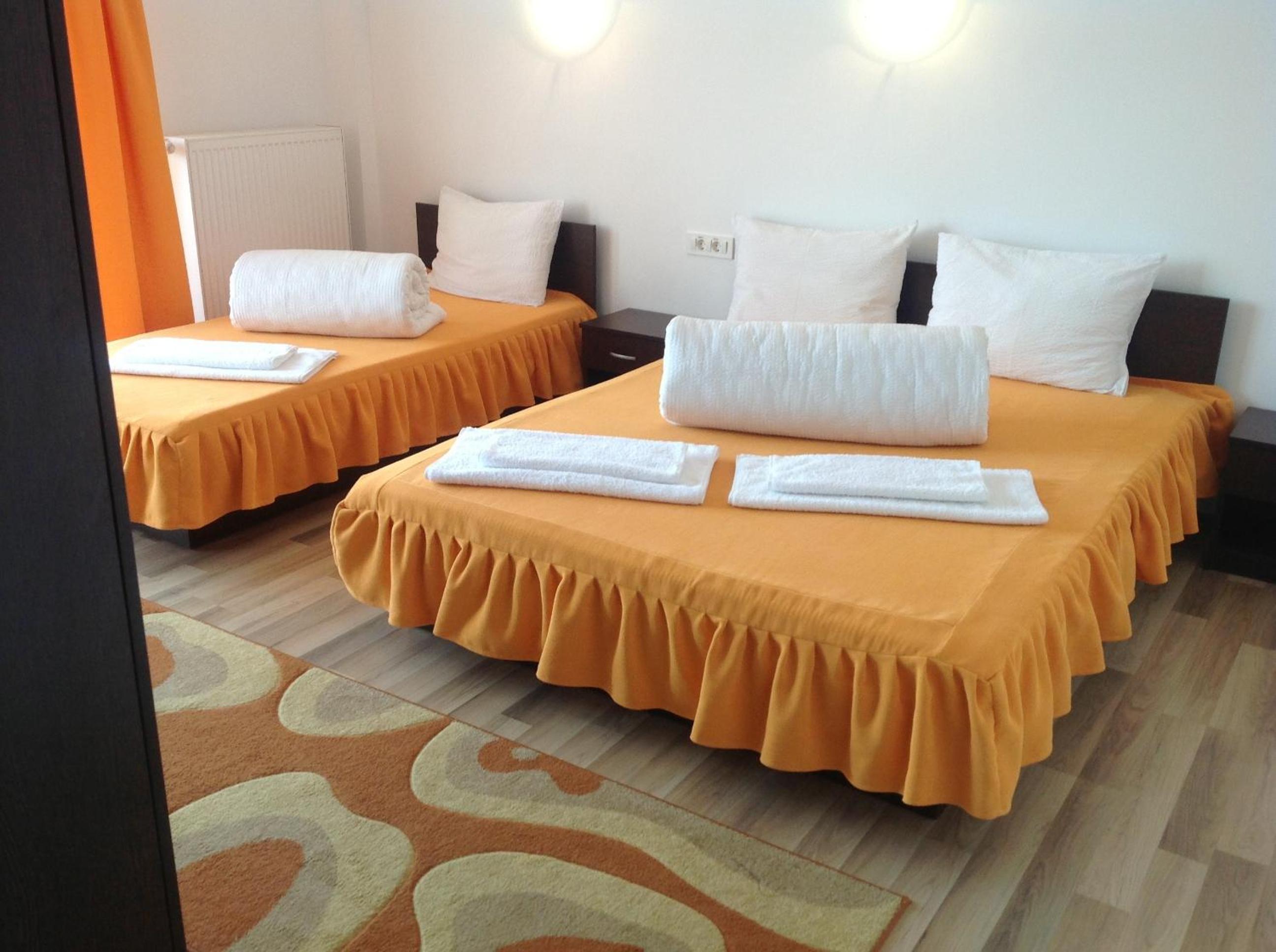 Standard Triple Room - Photo 8