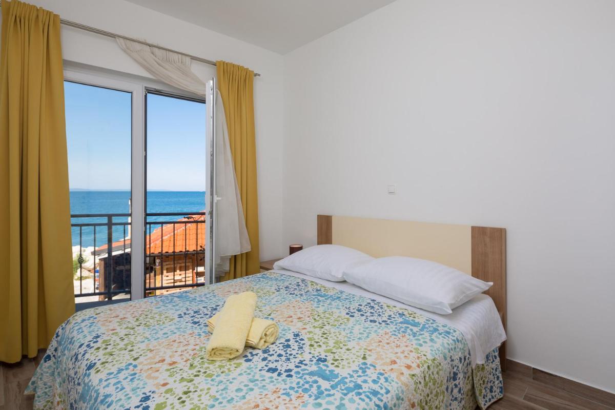 Apartment with Balcony photo 3