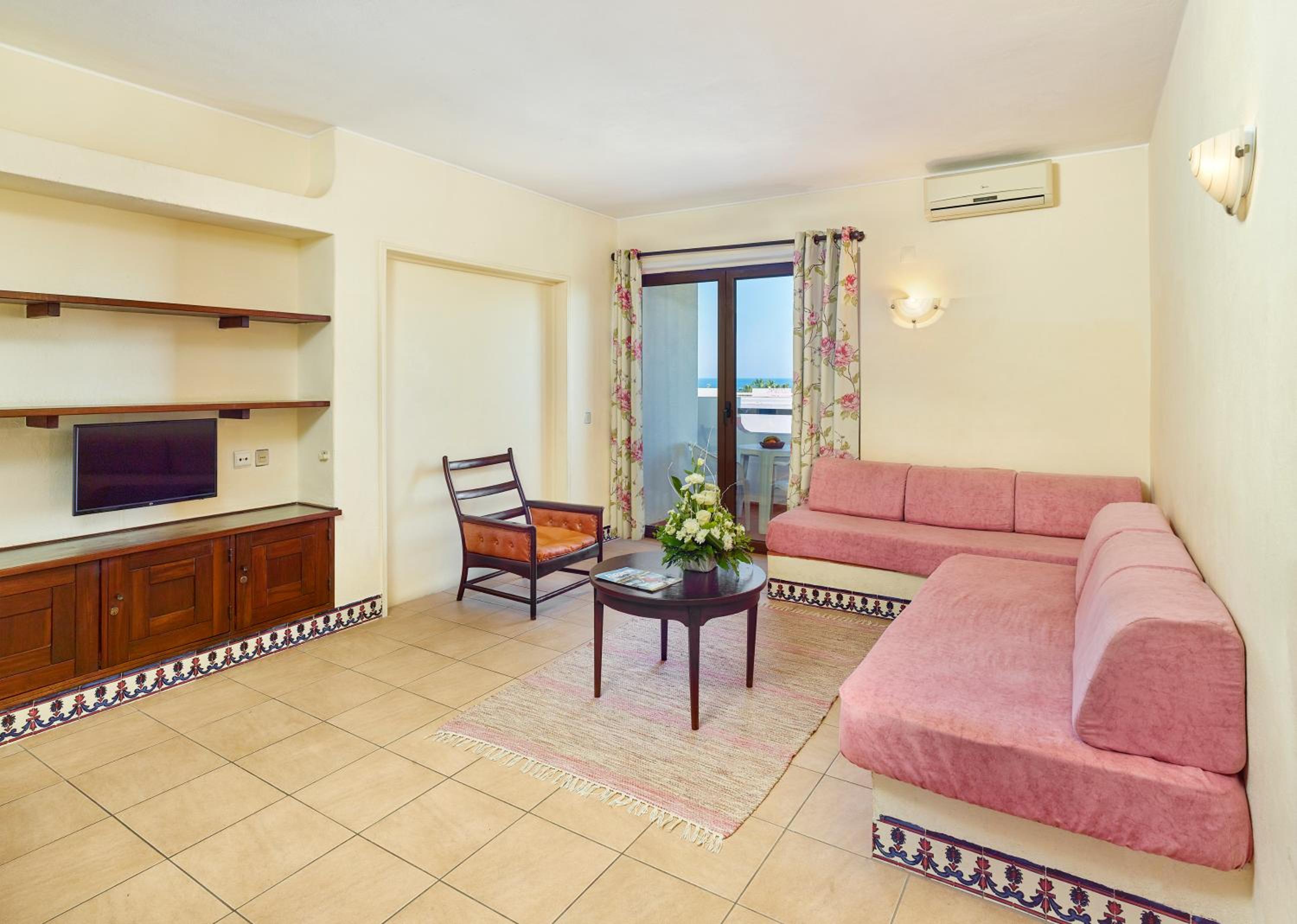 Two-Bedroom Apartment (6 Adults)