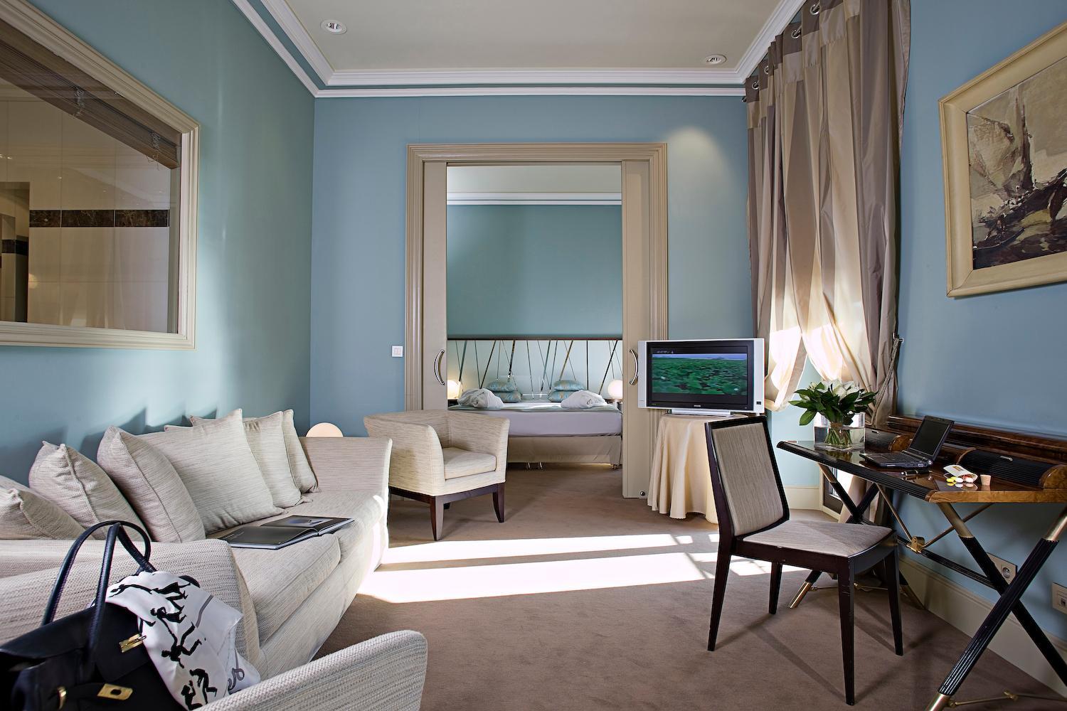 Suite with Balcony and Sea View