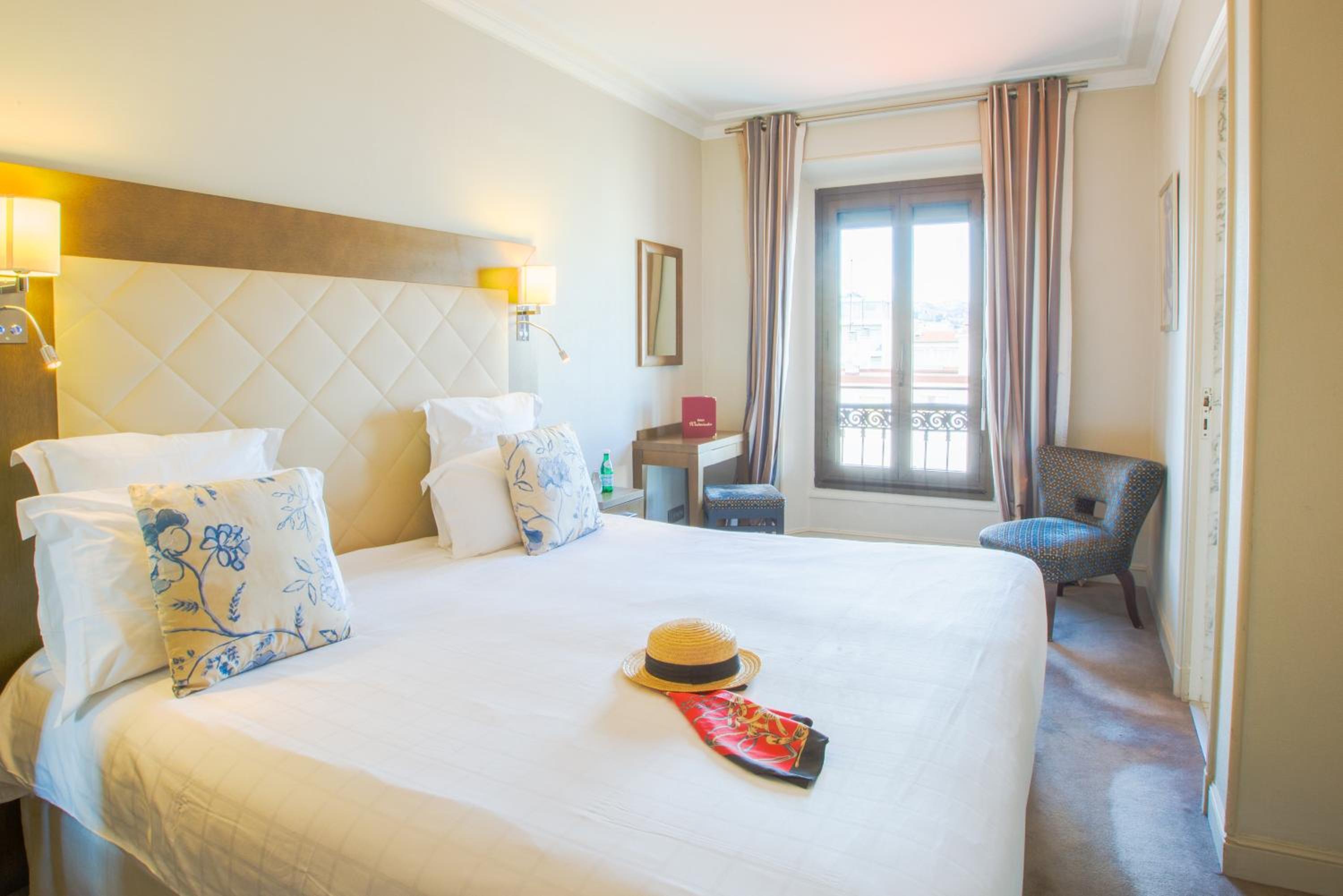Standard Room with City View - Photo 1