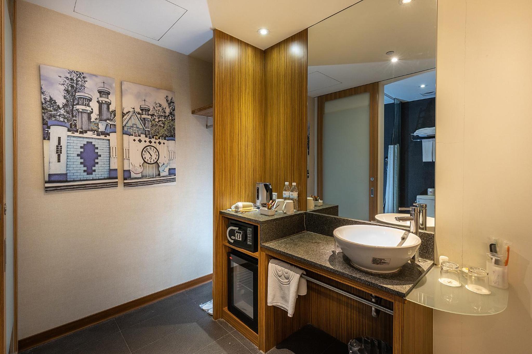 Classic Double Room (No Windows) - Photo 3