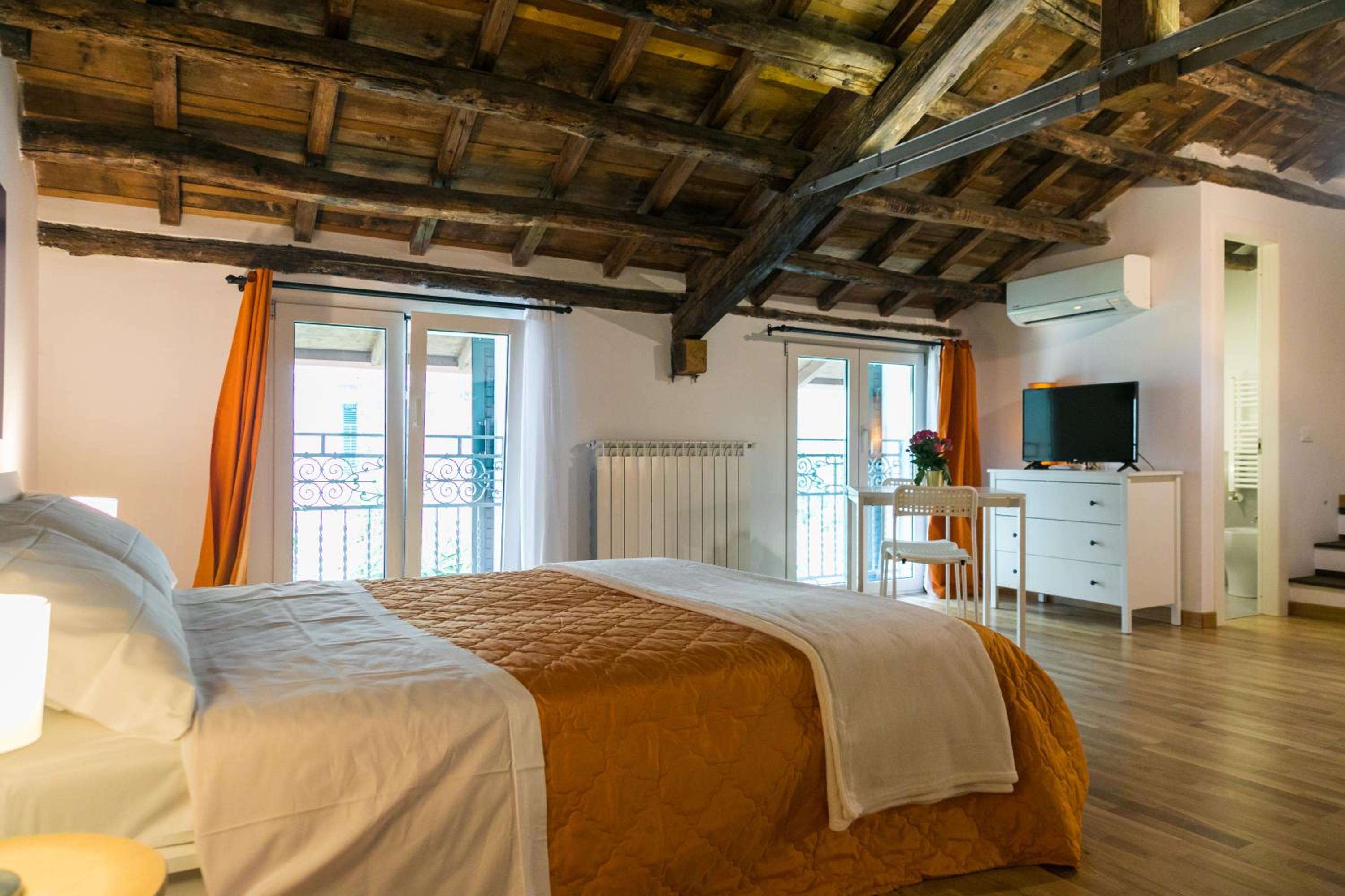Quadruple Room with Private Bathroom - Photo 3