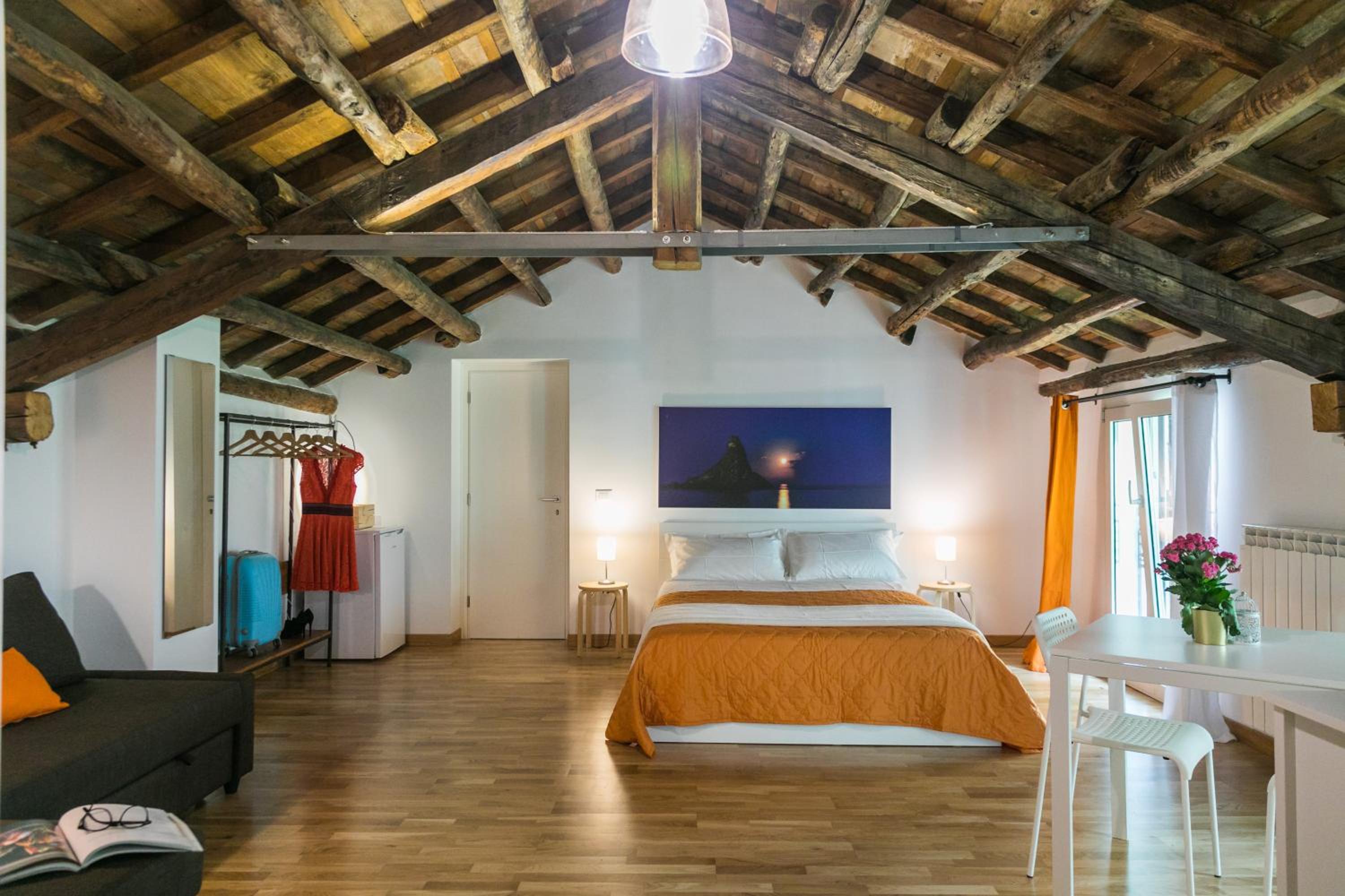 Quadruple Room with Private Bathroom - Photo 8