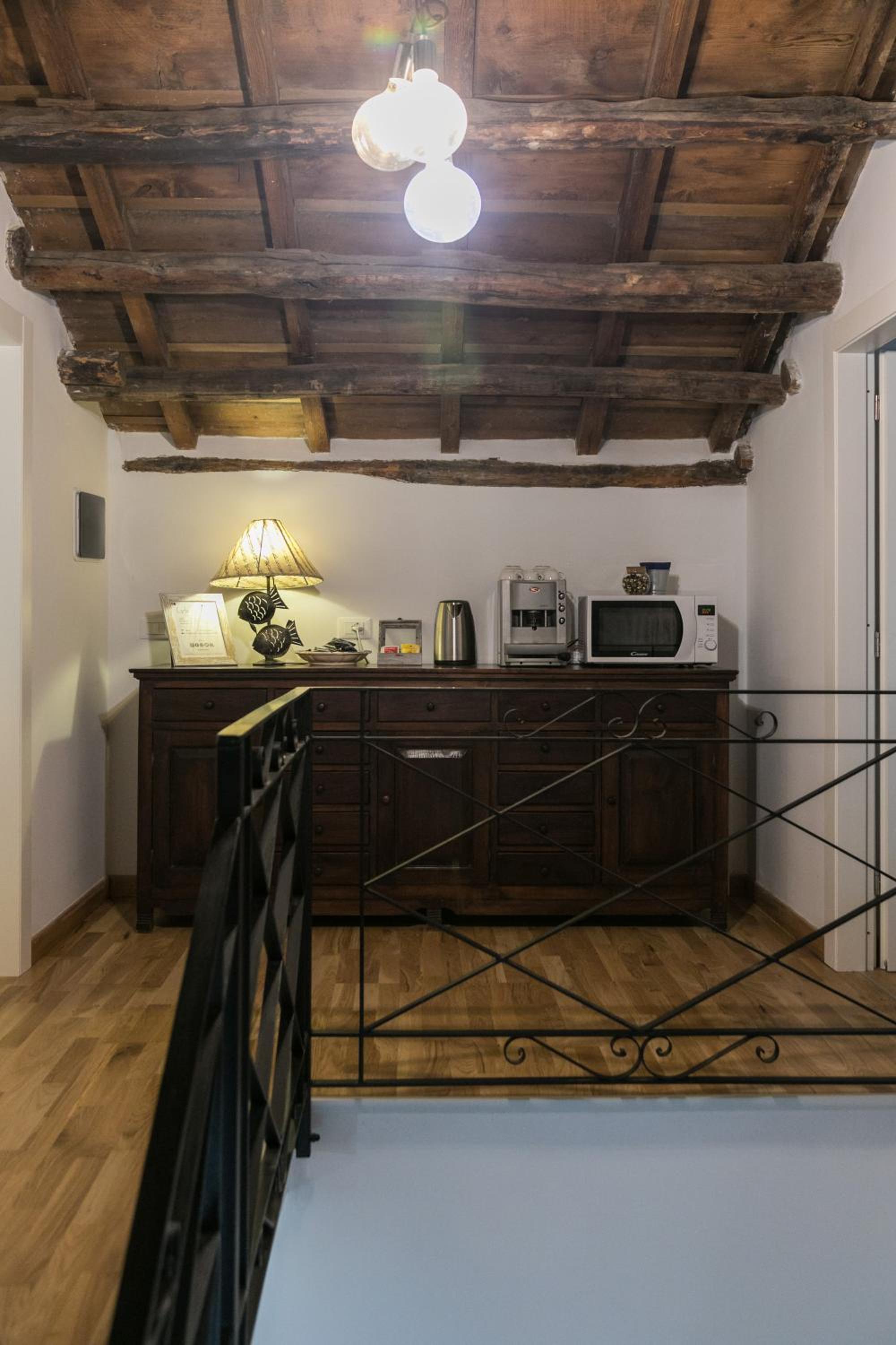 Quadruple Room with Private Bathroom - Photo 7