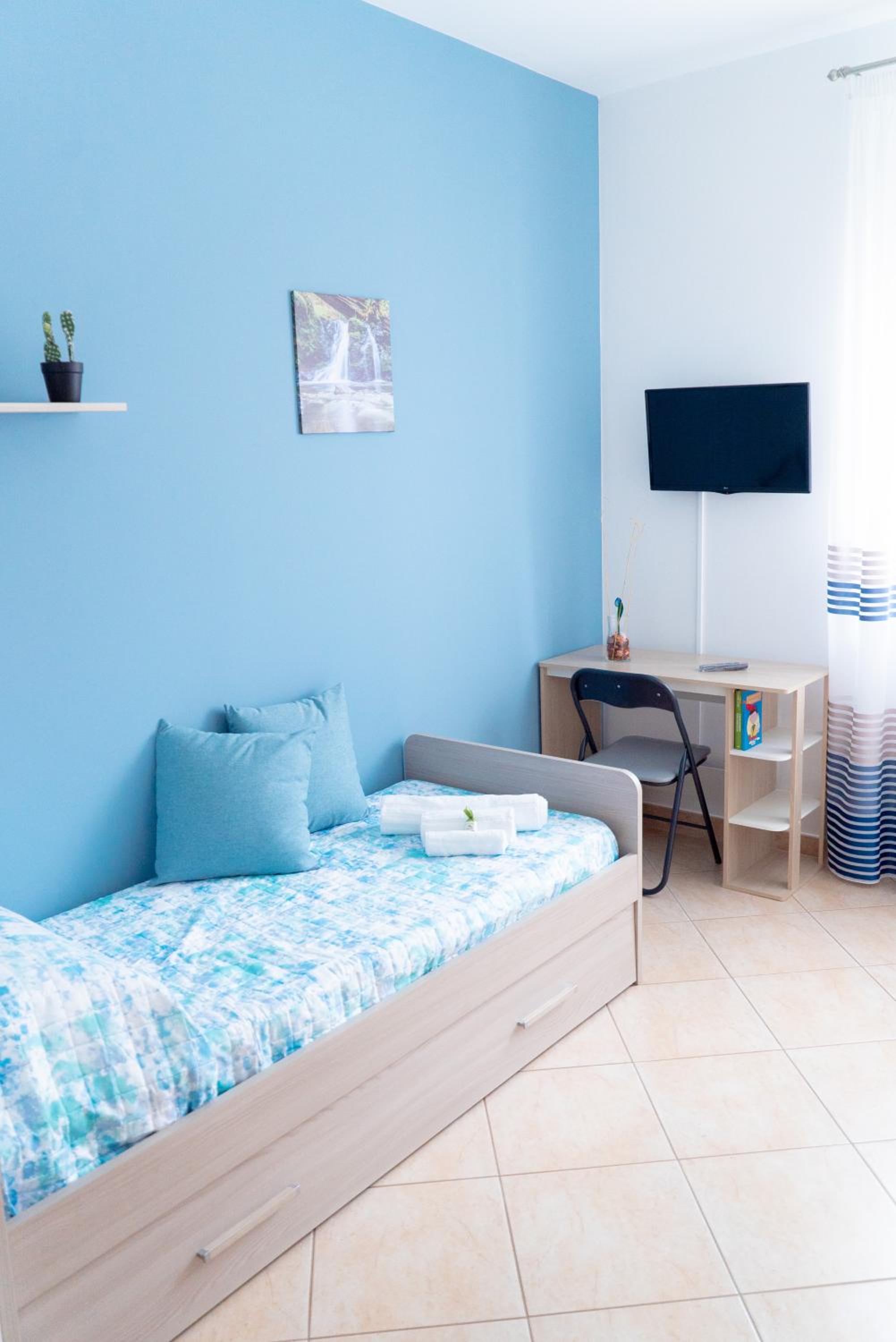 Small Twin Room photo 1