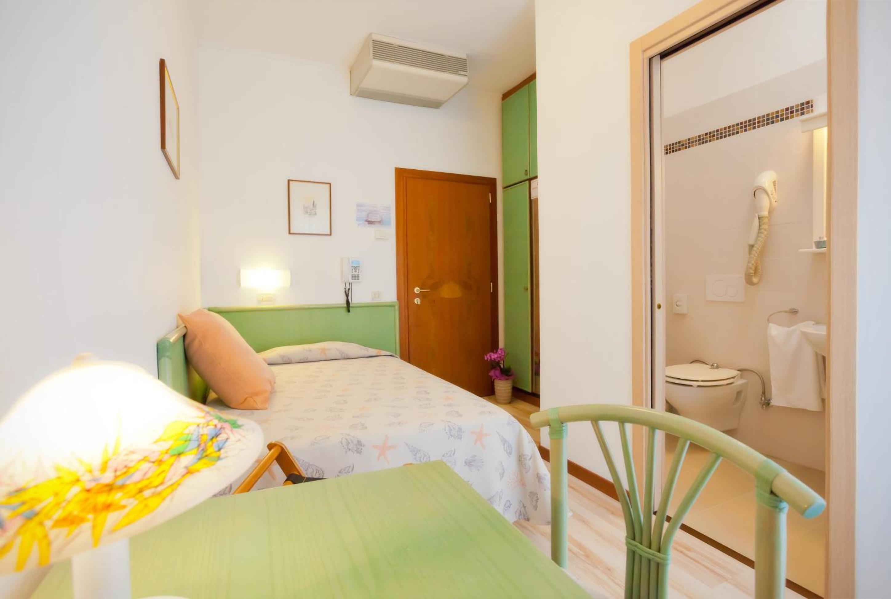 Single Room with Lateral Sea View