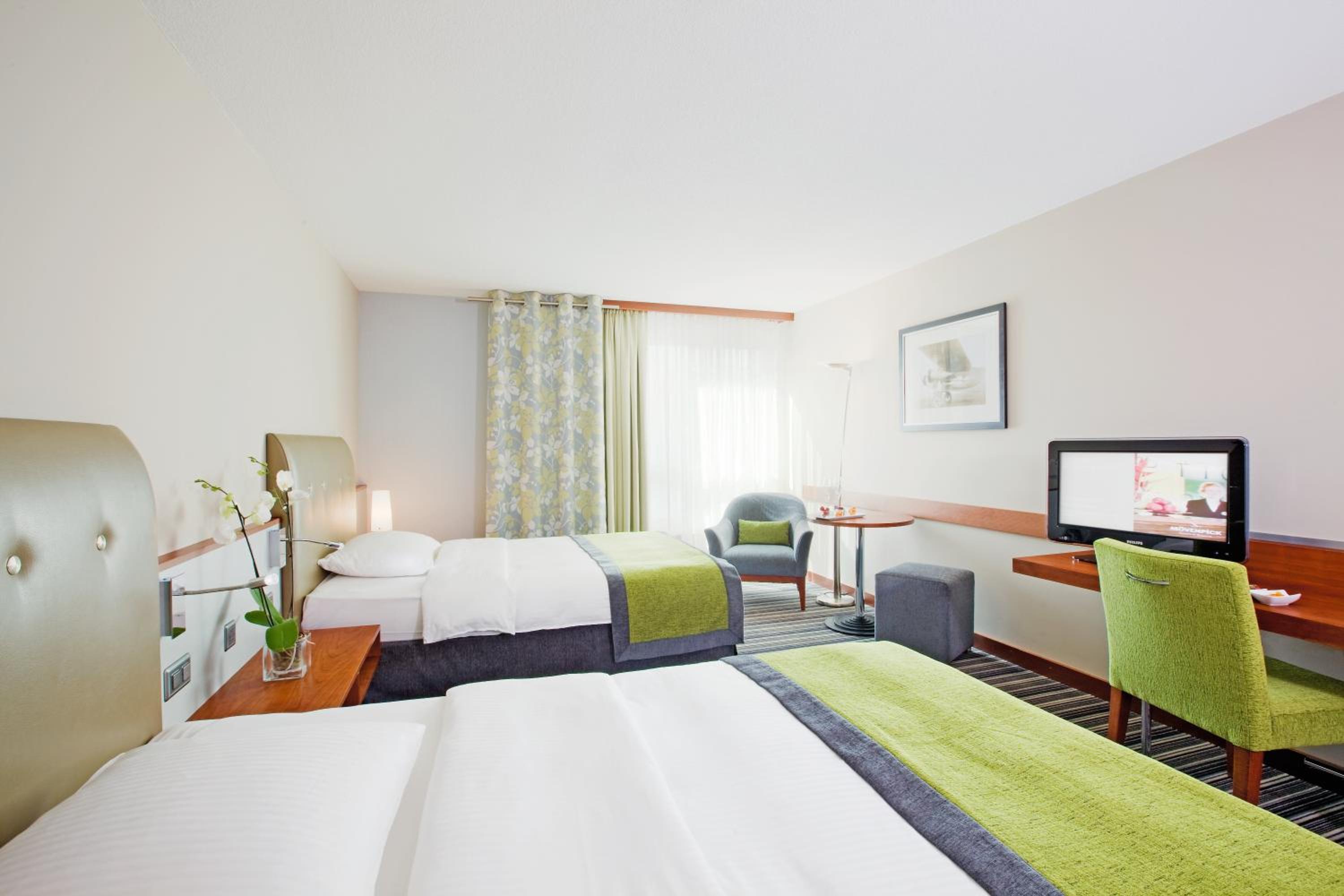 Classic Queen Room with Two Queen Beds photo 1